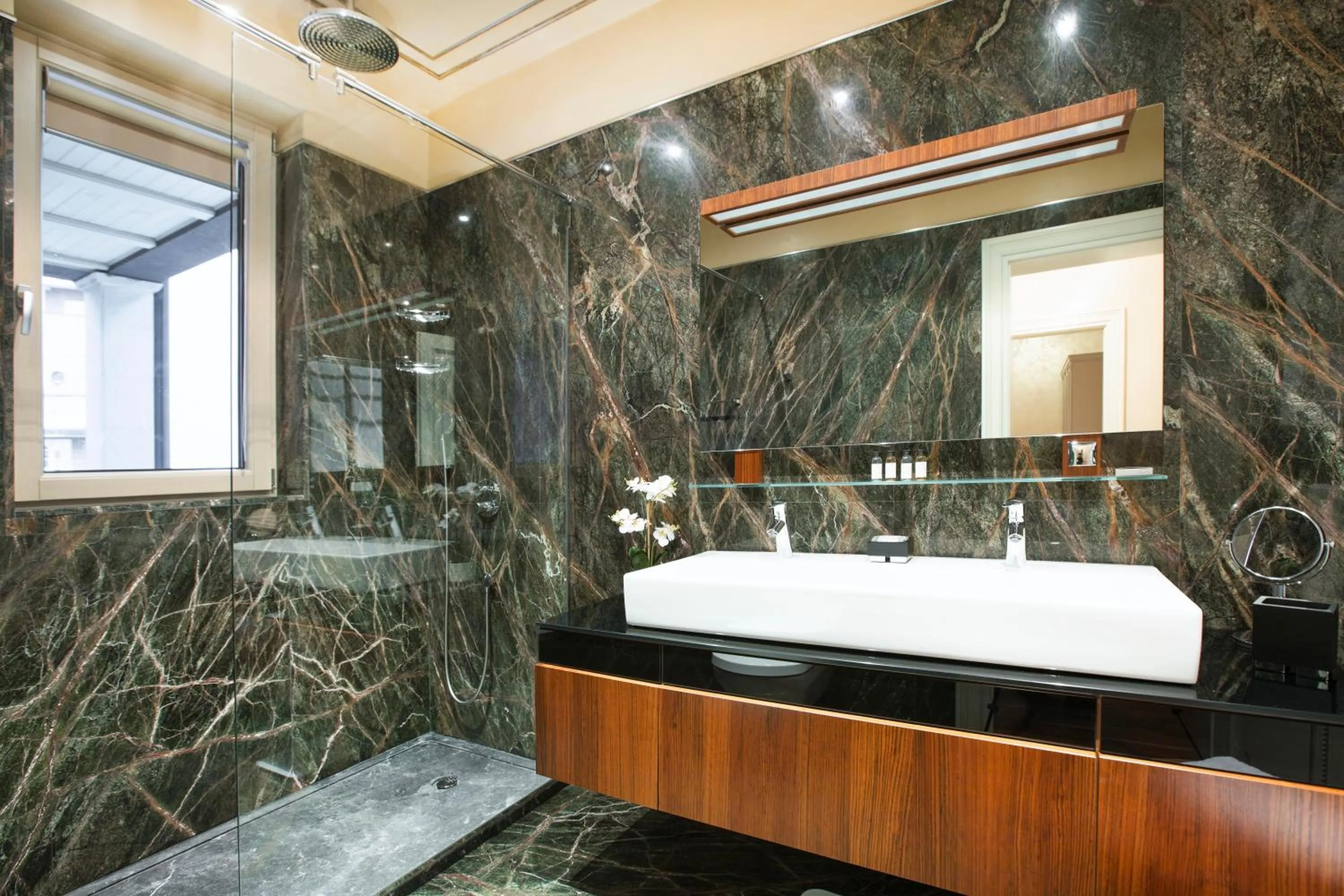 Bathroom in Eclat Luxury Hotel