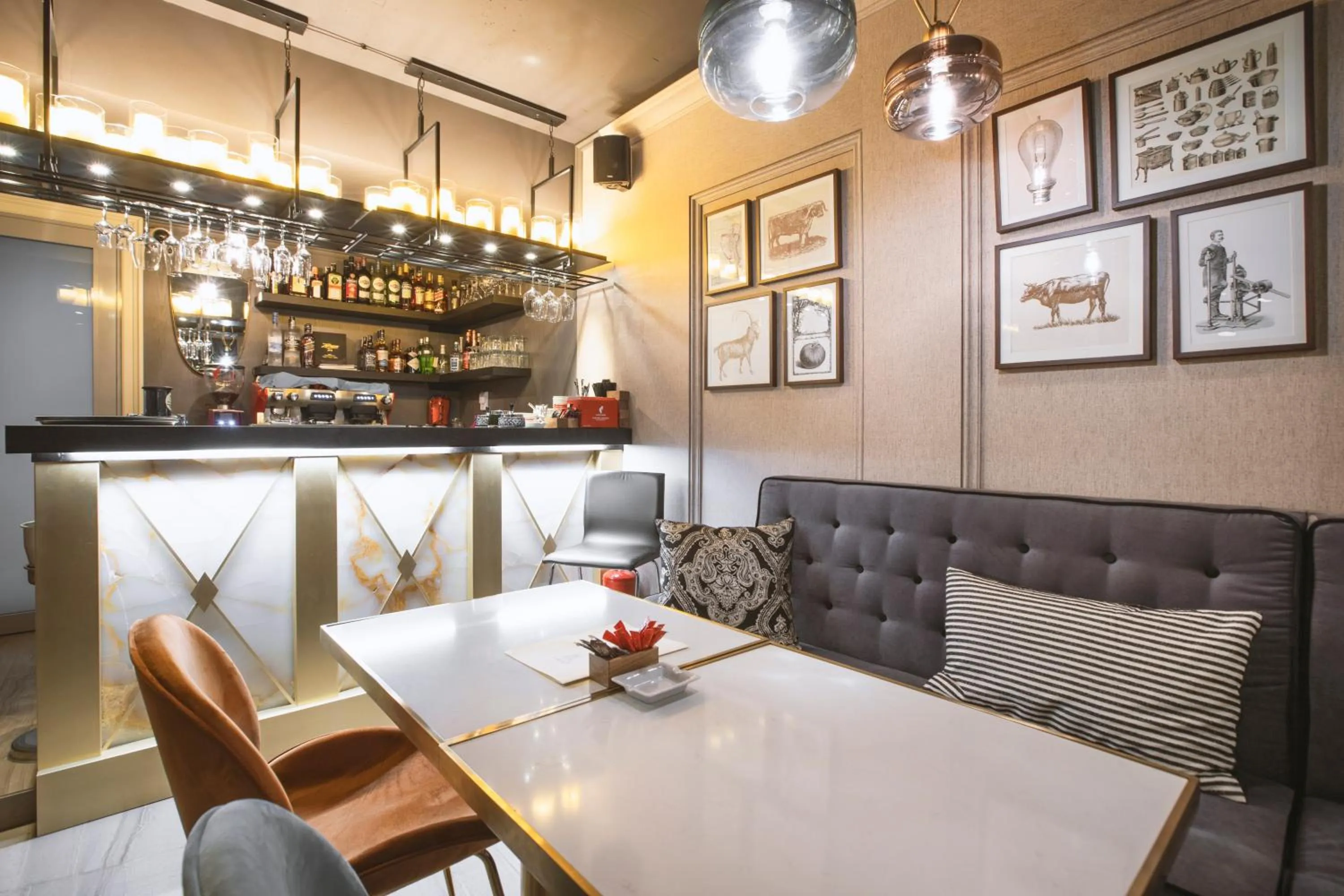 Lounge or bar in Eclat Luxury Hotel