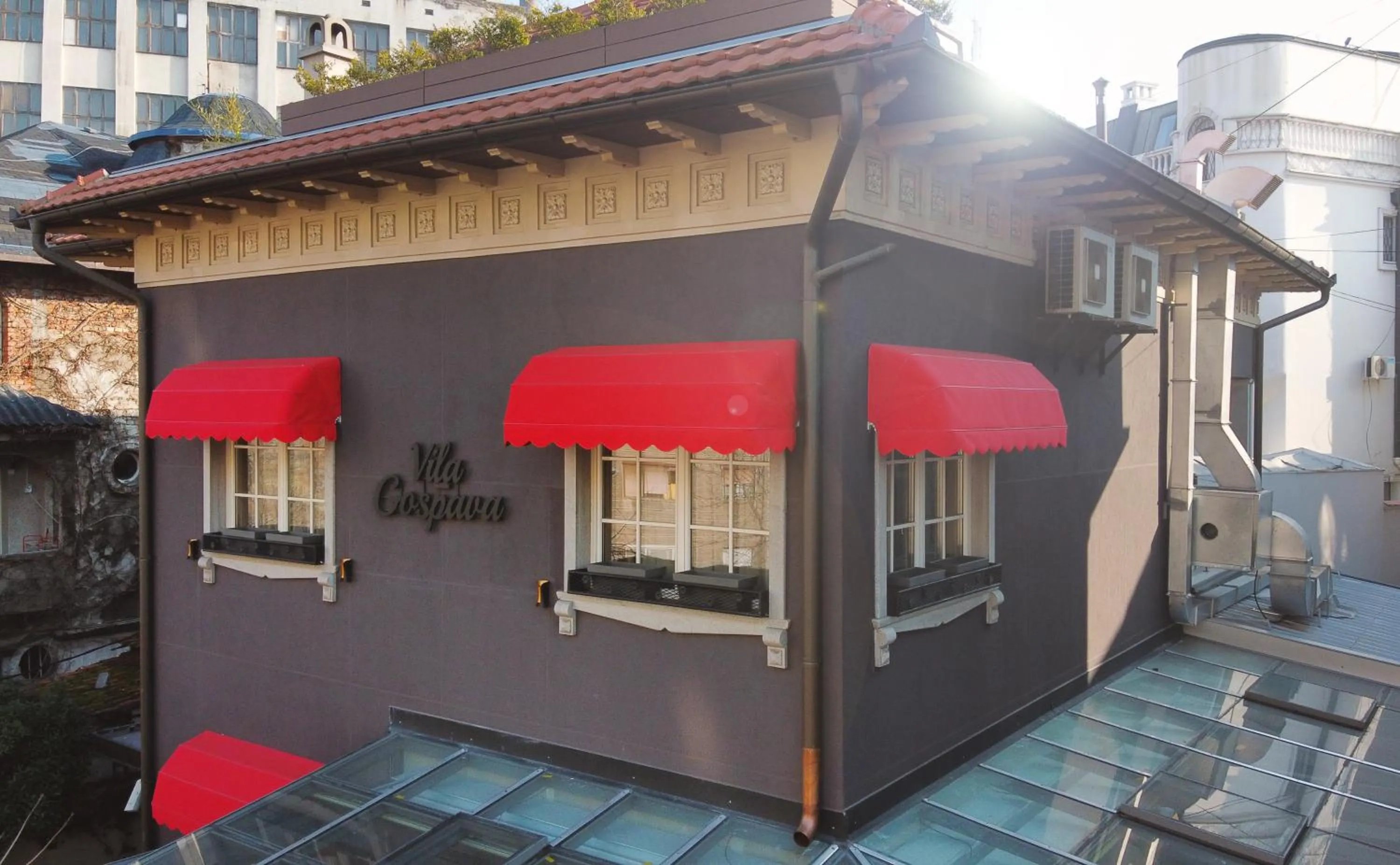 Facade/entrance in Eclat Luxury Hotel