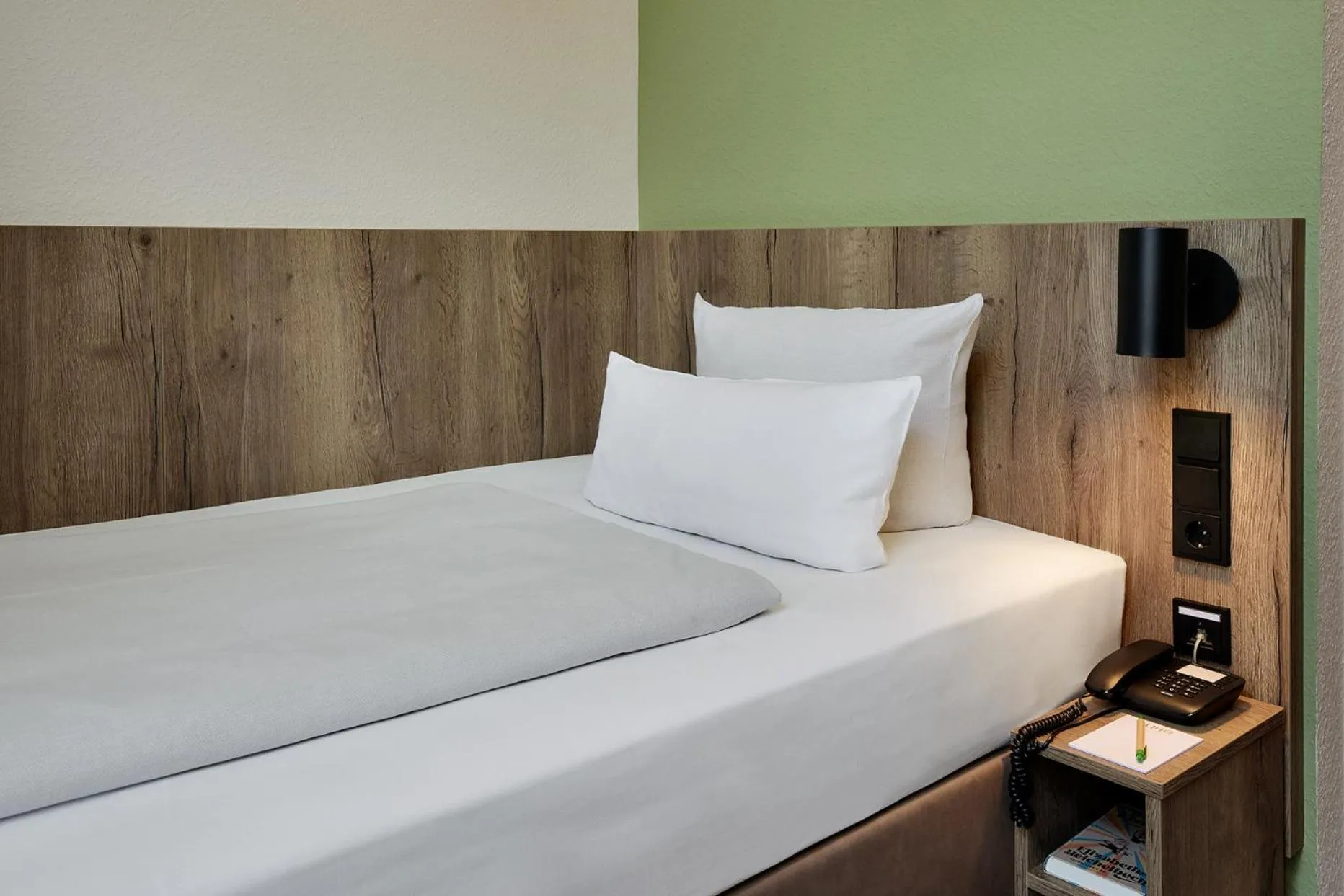 Photo of the whole room, Bed in LIHO - einfach Lübeck