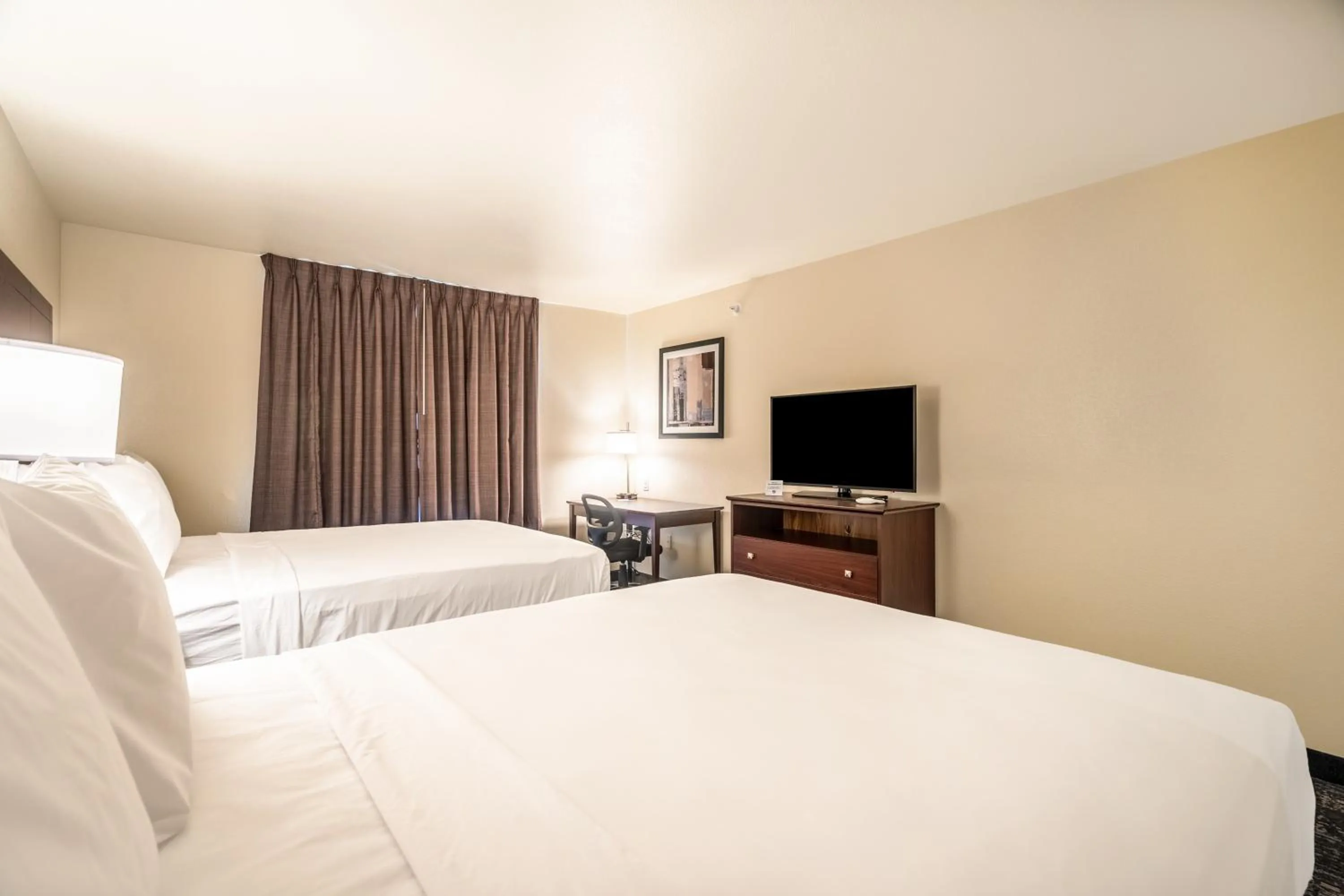 Bed in Cobblestone Hotel & Suites - Andrews
