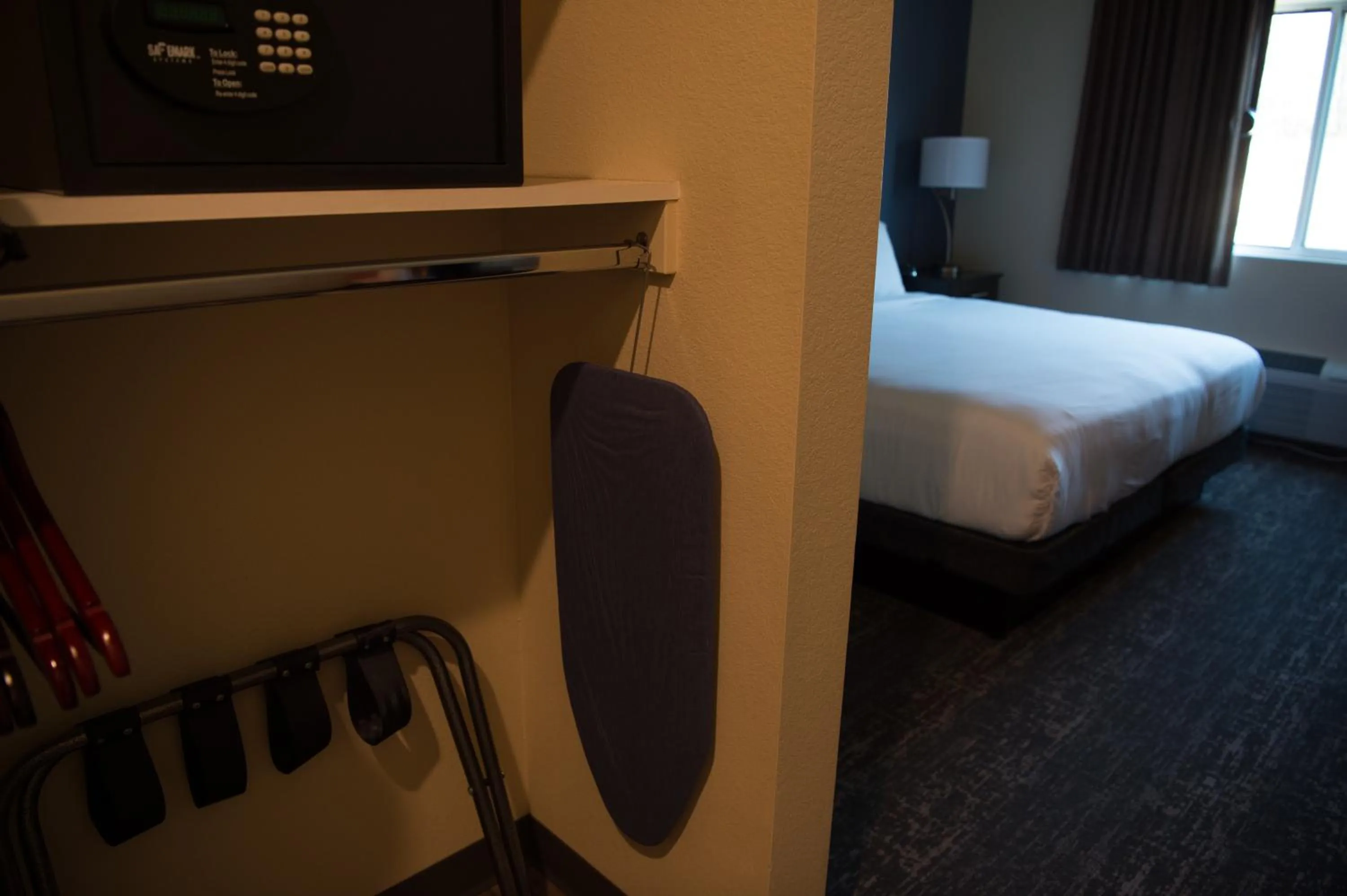 Bed in Cobblestone Inn & Suites - Forest City