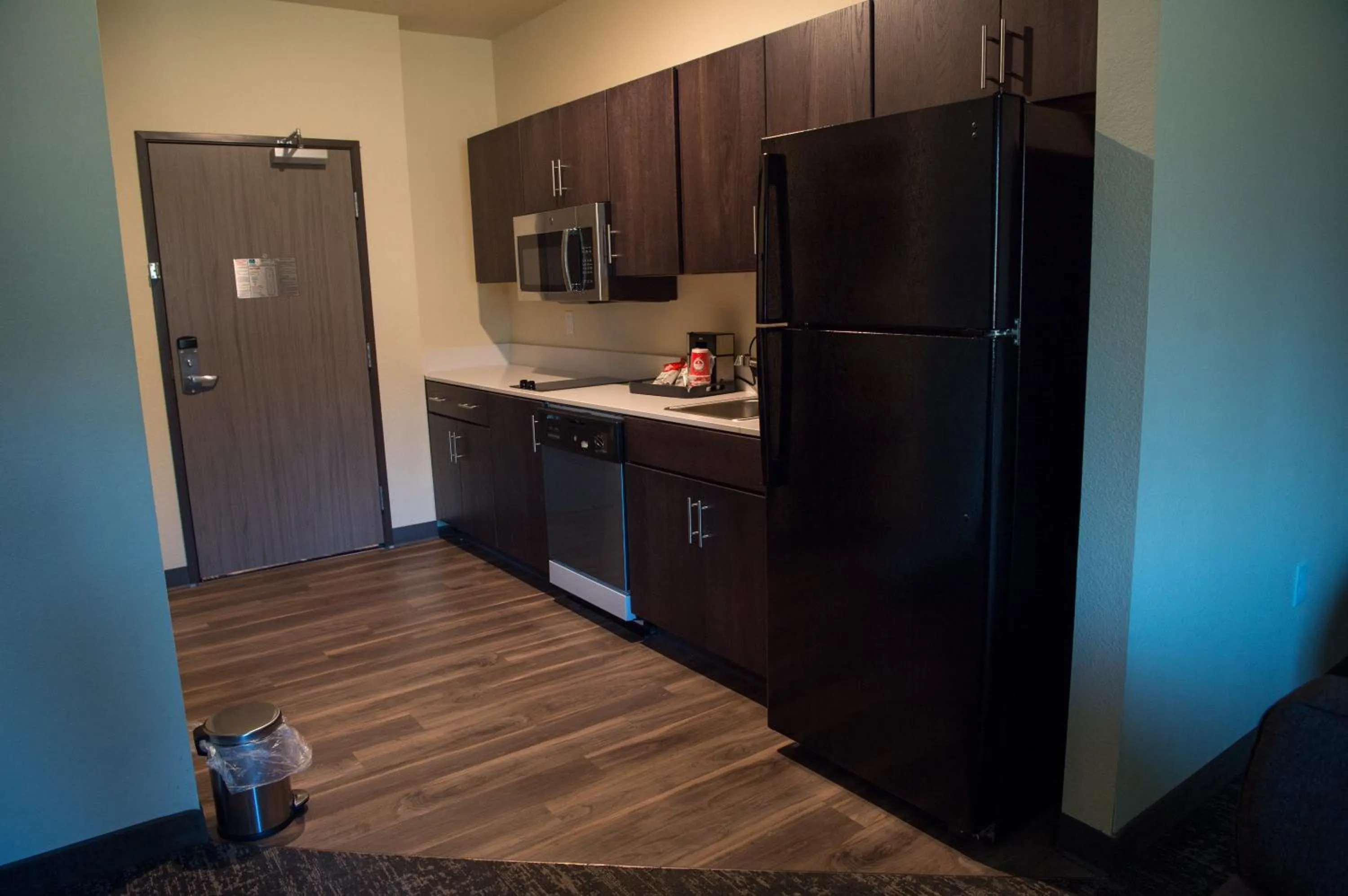 Kitchen or kitchenette in Cobblestone Inn & Suites - Forest City