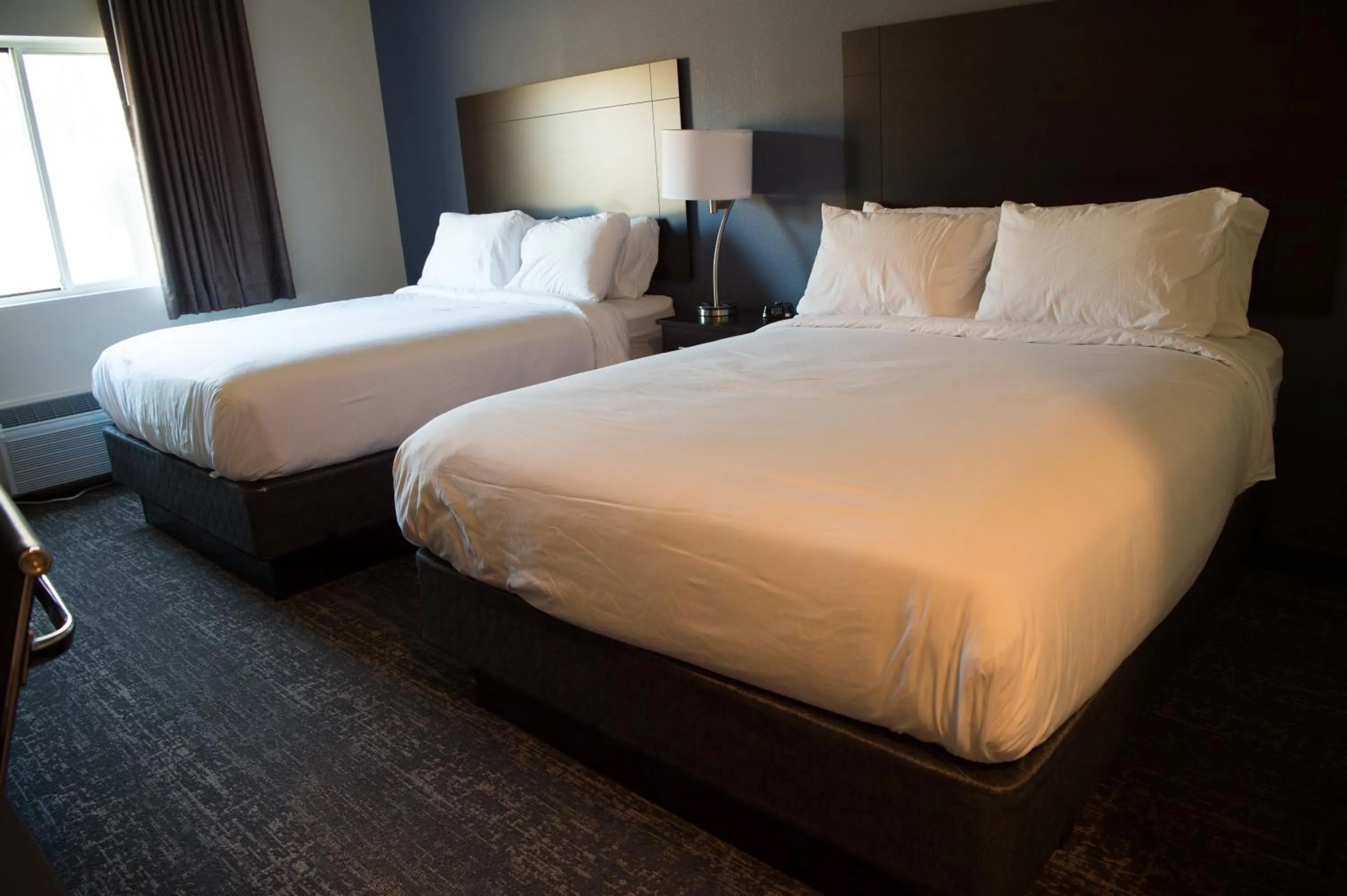 Bed in Cobblestone Inn & Suites - Forest City