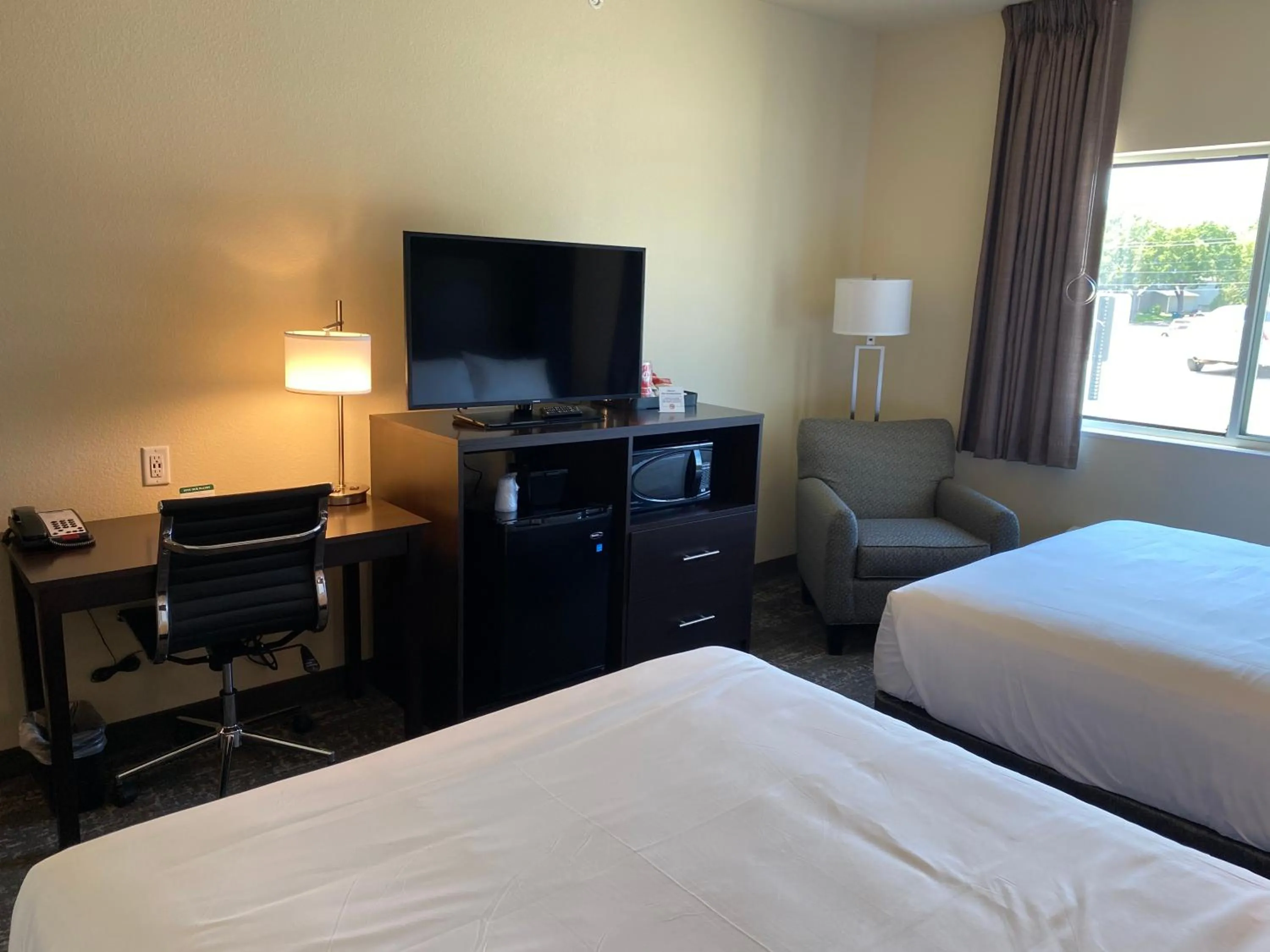 Bed in Cobblestone Inn & Suites - Forest City
