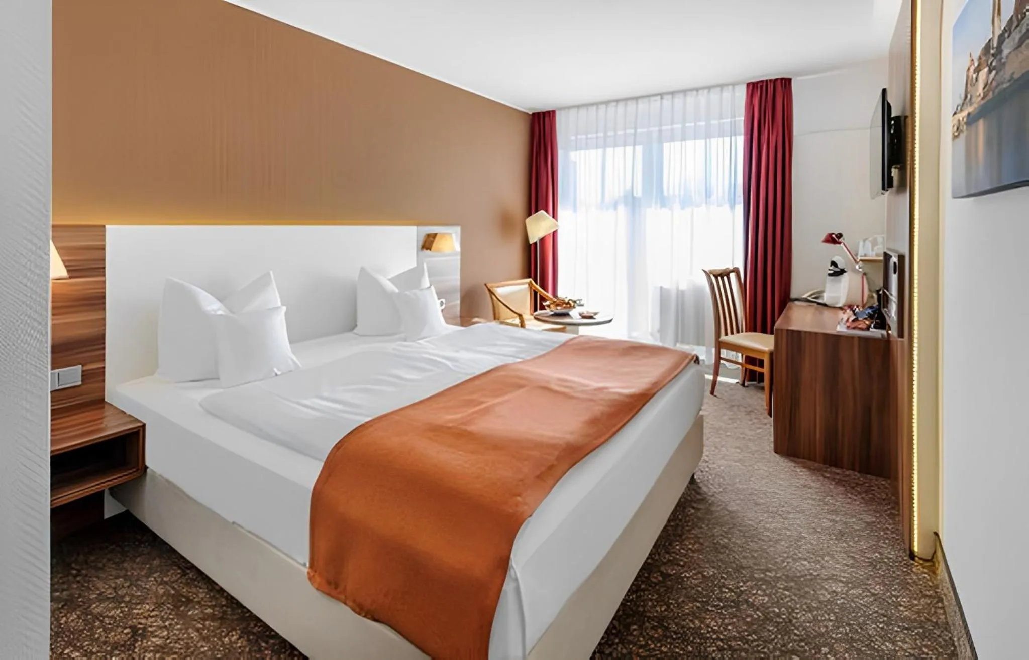 Staff, Bed in PLAZA INN Regensburg