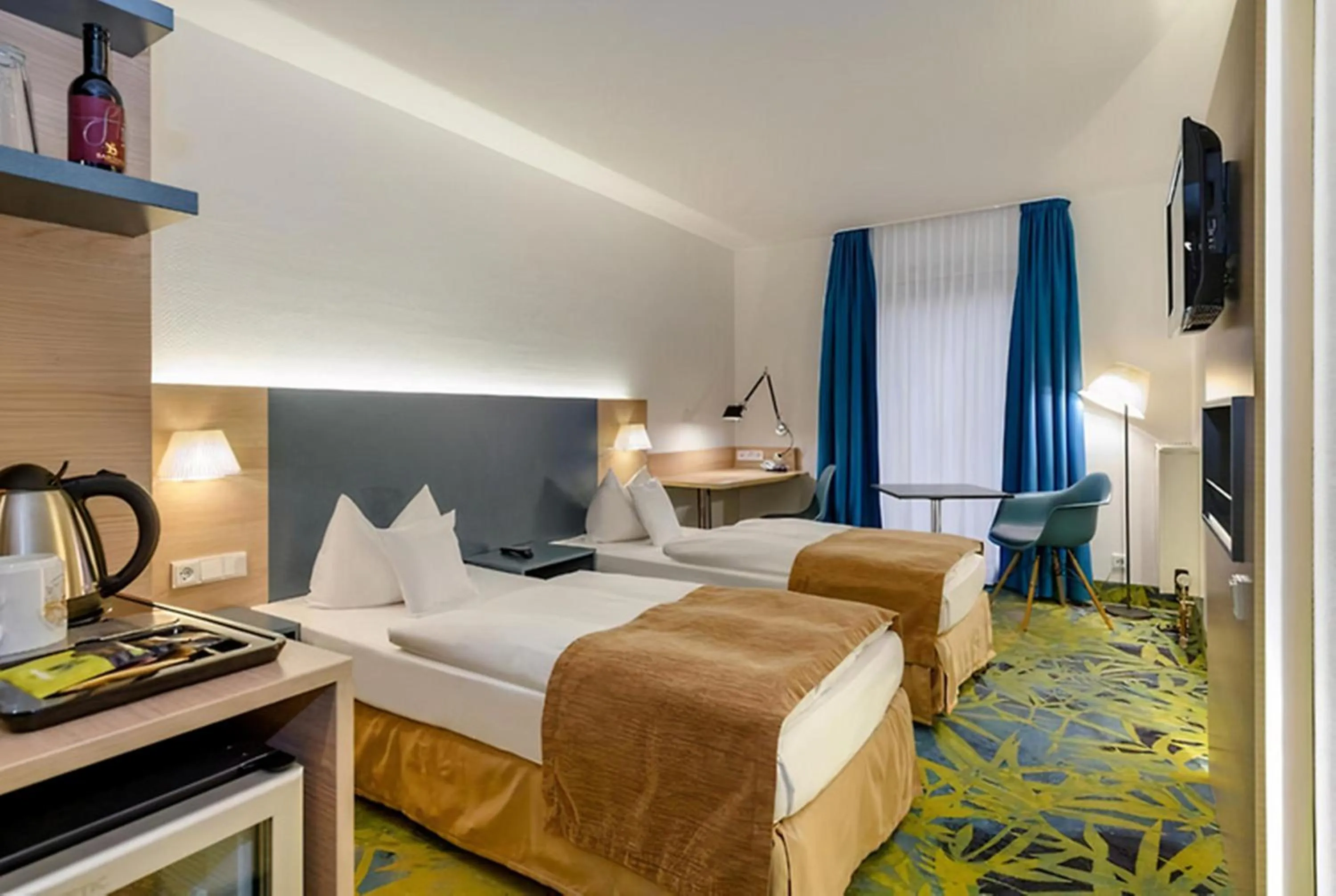 Staff, Bed in PLAZA INN Regensburg