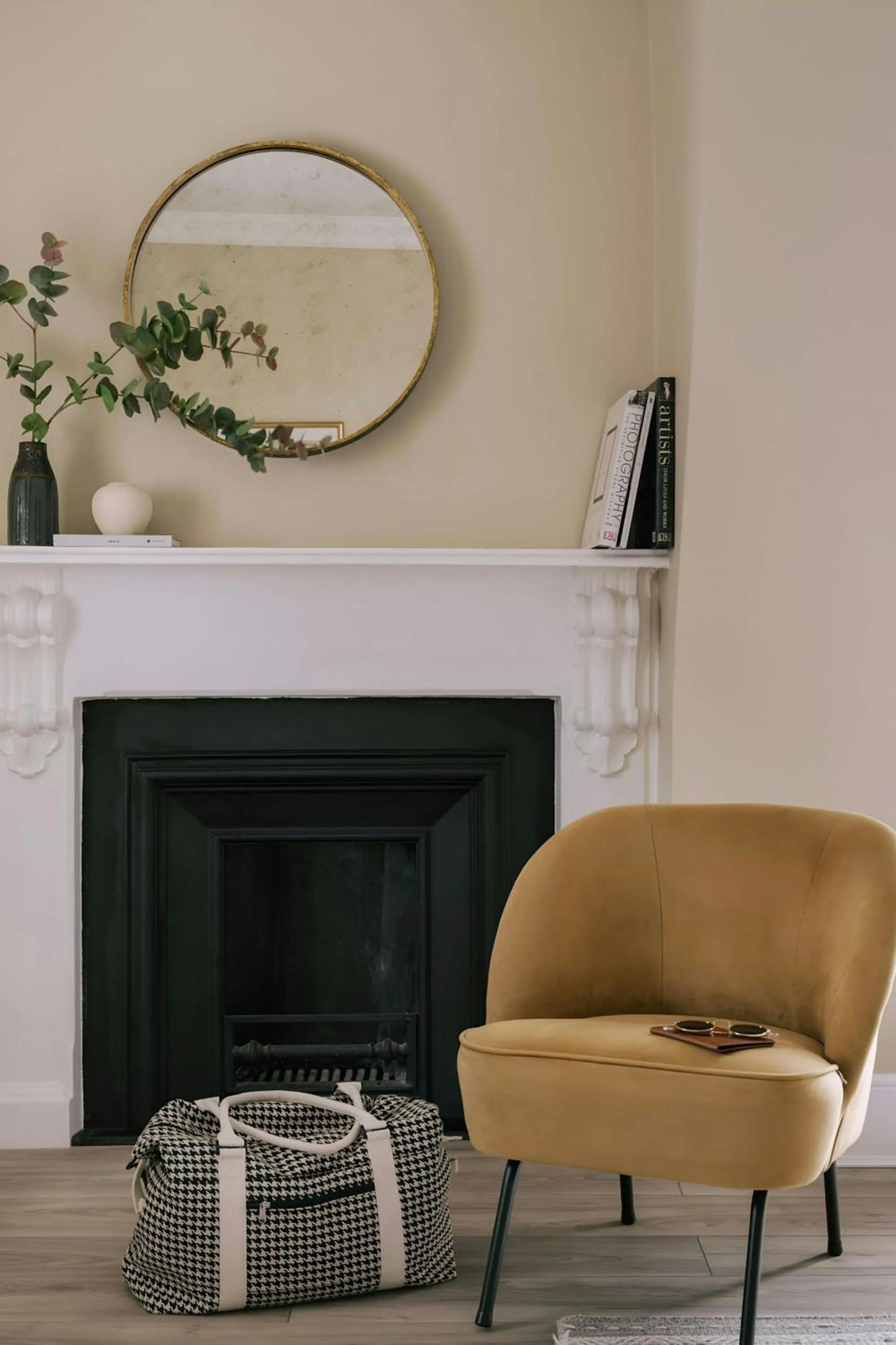 Living room in Sonder by Marriott Bonvoy Royal Garden Apartments New Town