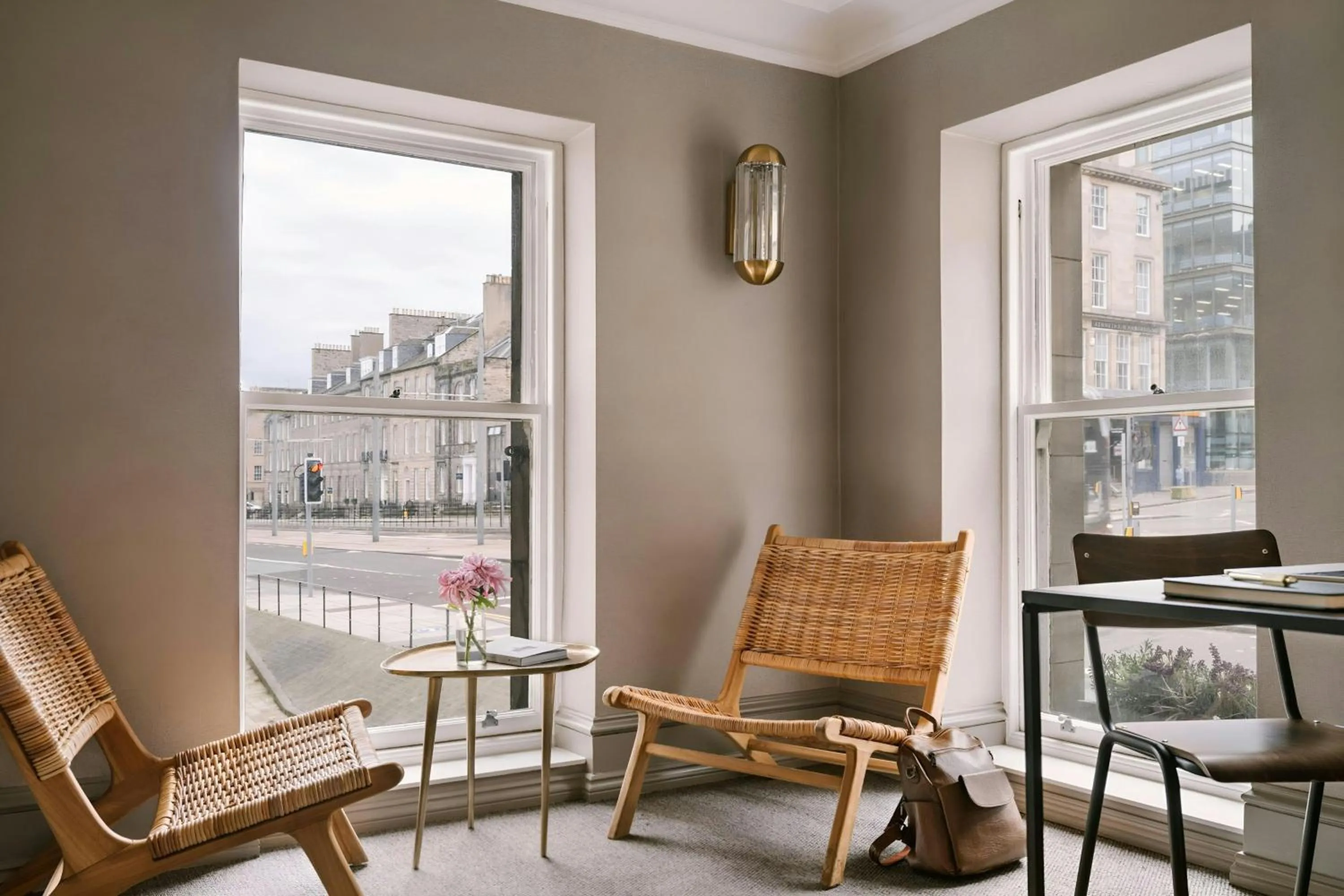 Lobby or reception in Sonder by Marriott Bonvoy Royal Garden Apartments New Town