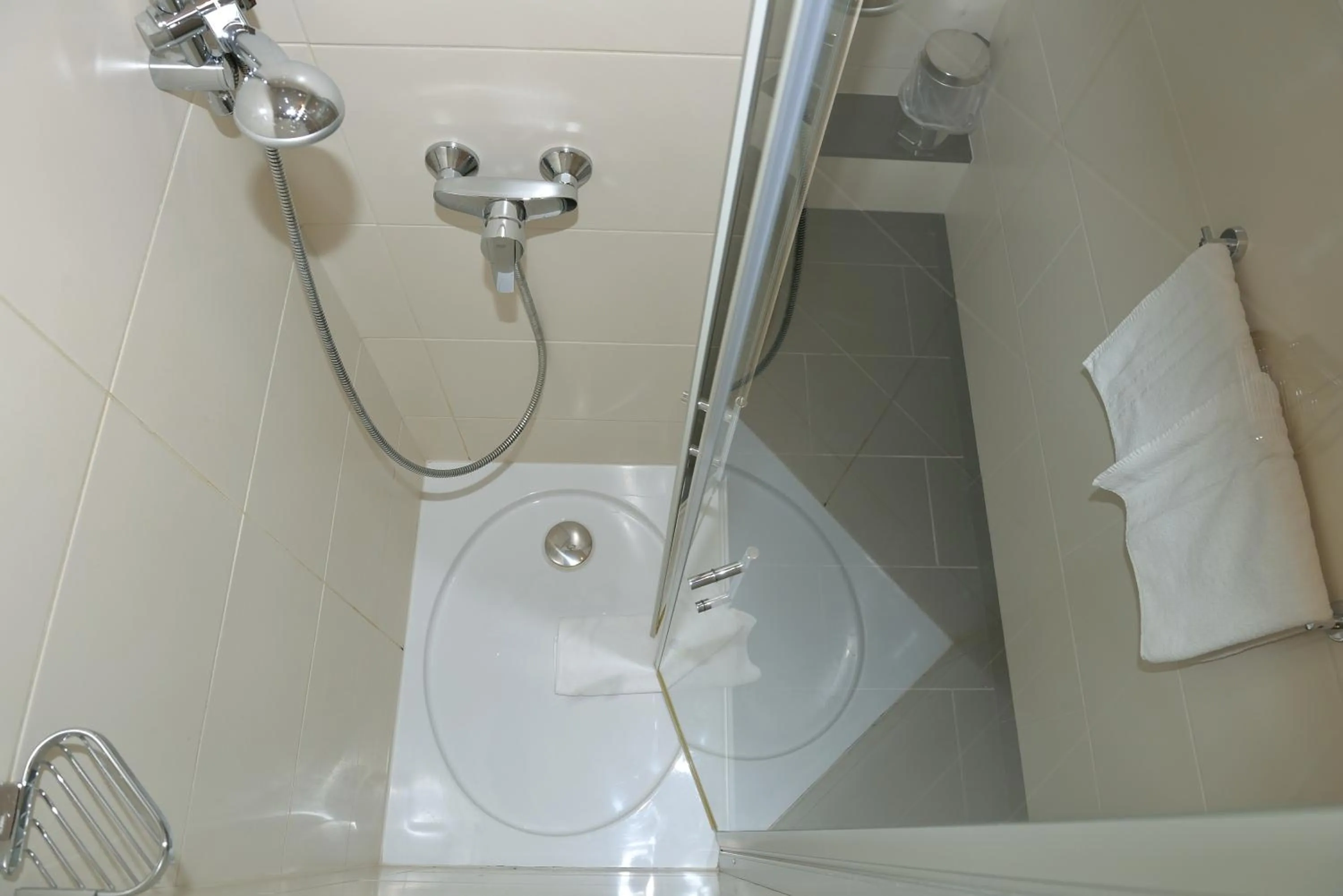 Bathroom in Land- und Golfhotel Alte Fliegerschule