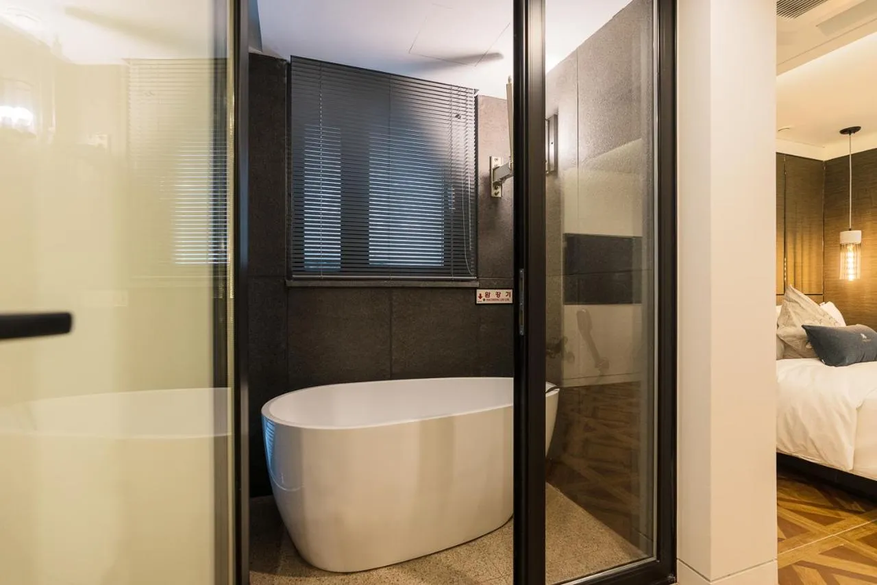 Shower, Bed in HOTEL THE MAY Jongno