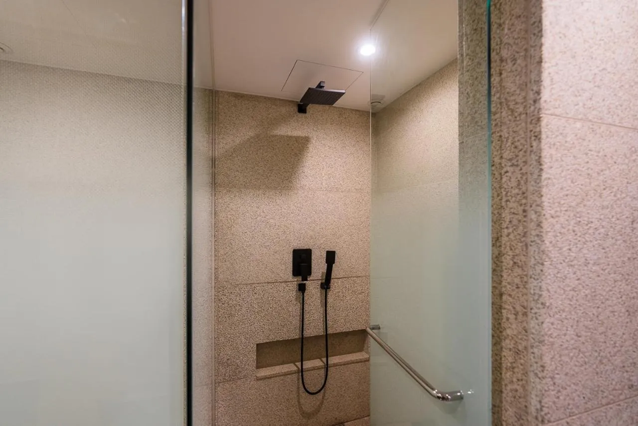 Shower in HOTEL THE MAY Jongno