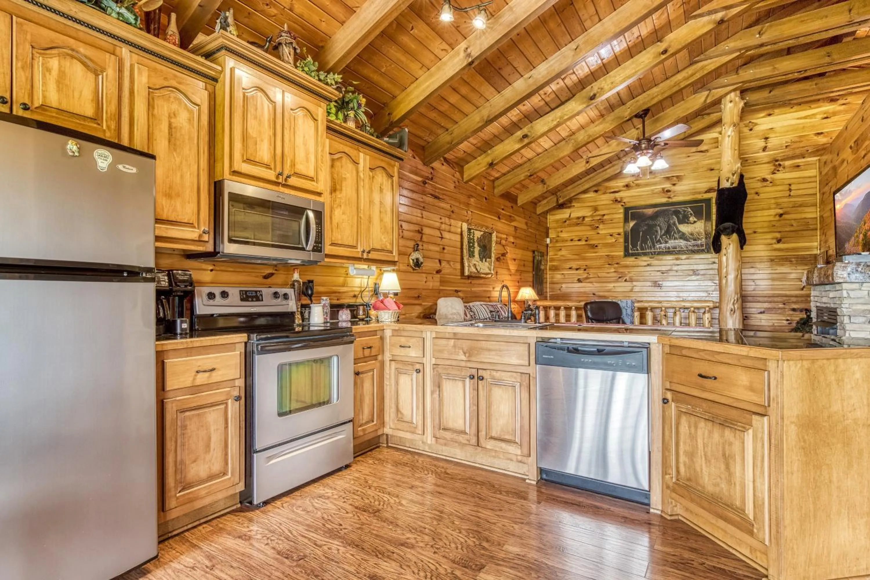 Bear Elegance - Theater Room, Secluded, Heart Shaped Tub!!!