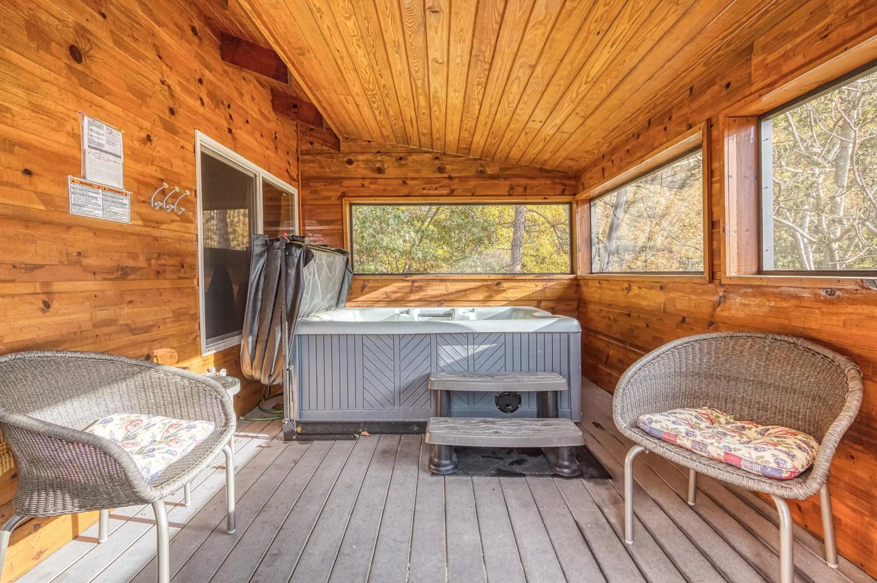Bear Elegance - Theater Room, Secluded, Heart Shaped Tub!!!