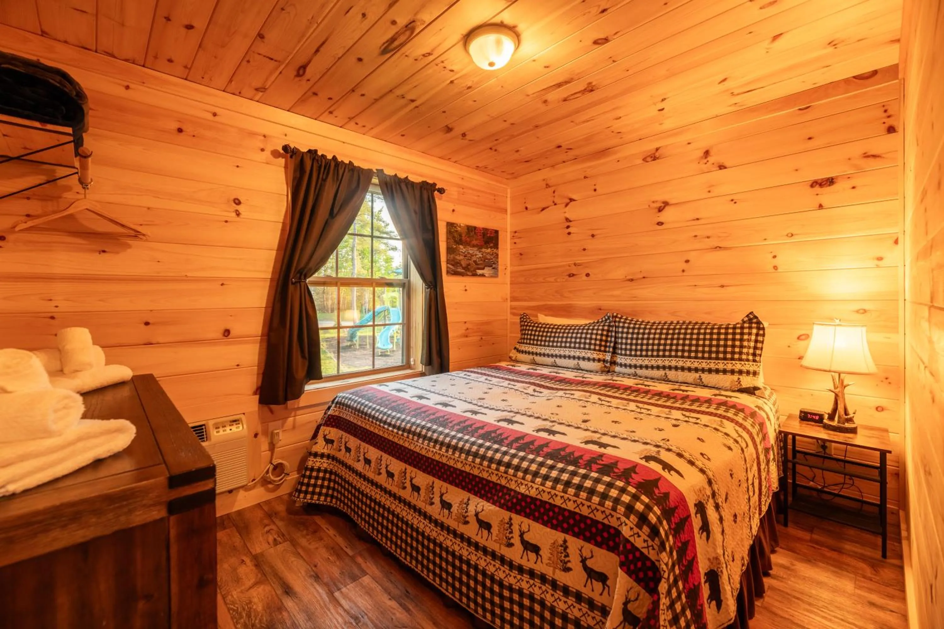 Bedroom, Bed in Presidential Mountain Resort
