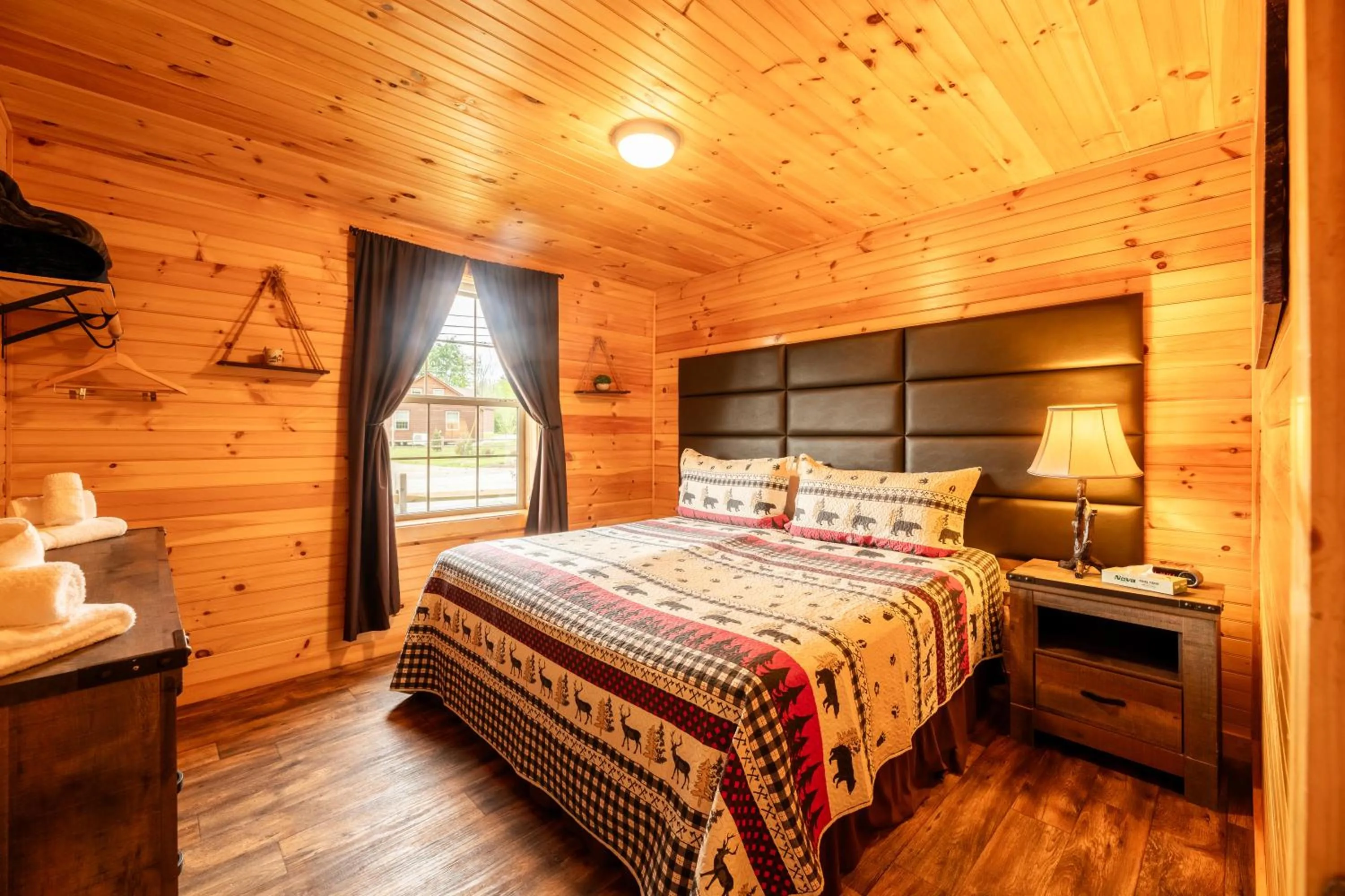 Bedroom, Bed in Presidential Mountain Resort