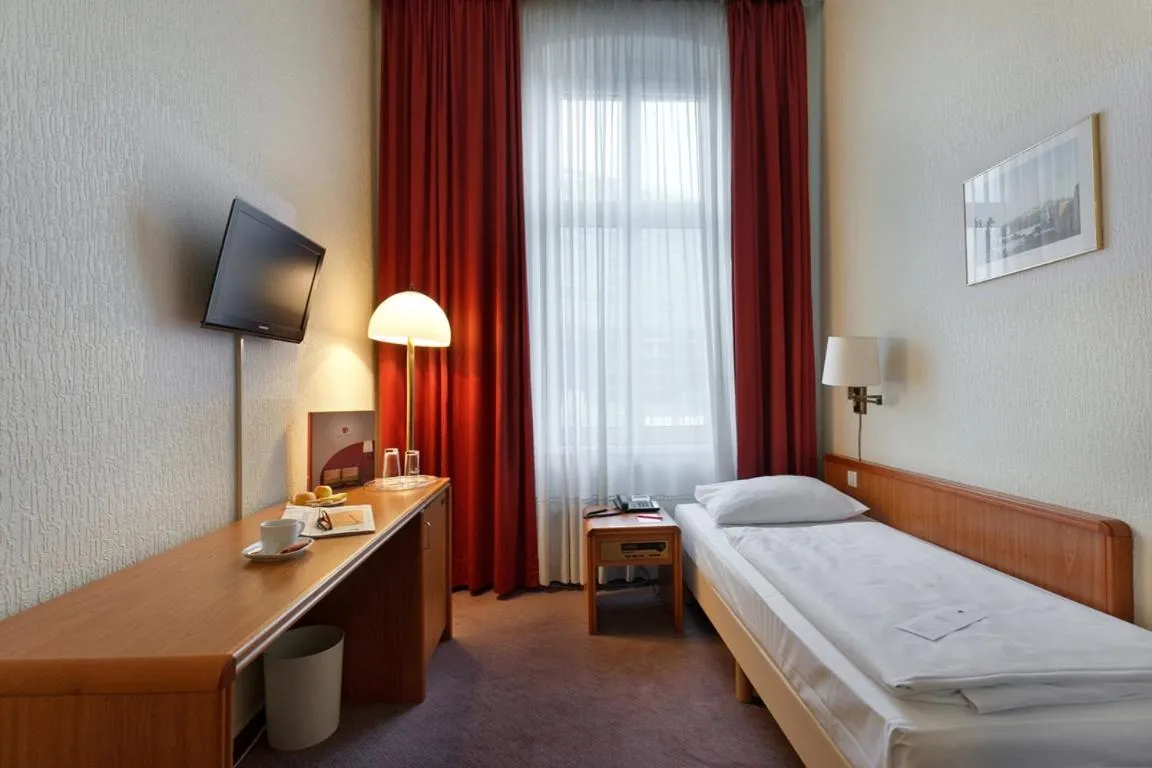 Bedroom, Bed in acom Hotel Berlin Kurfürstendamm