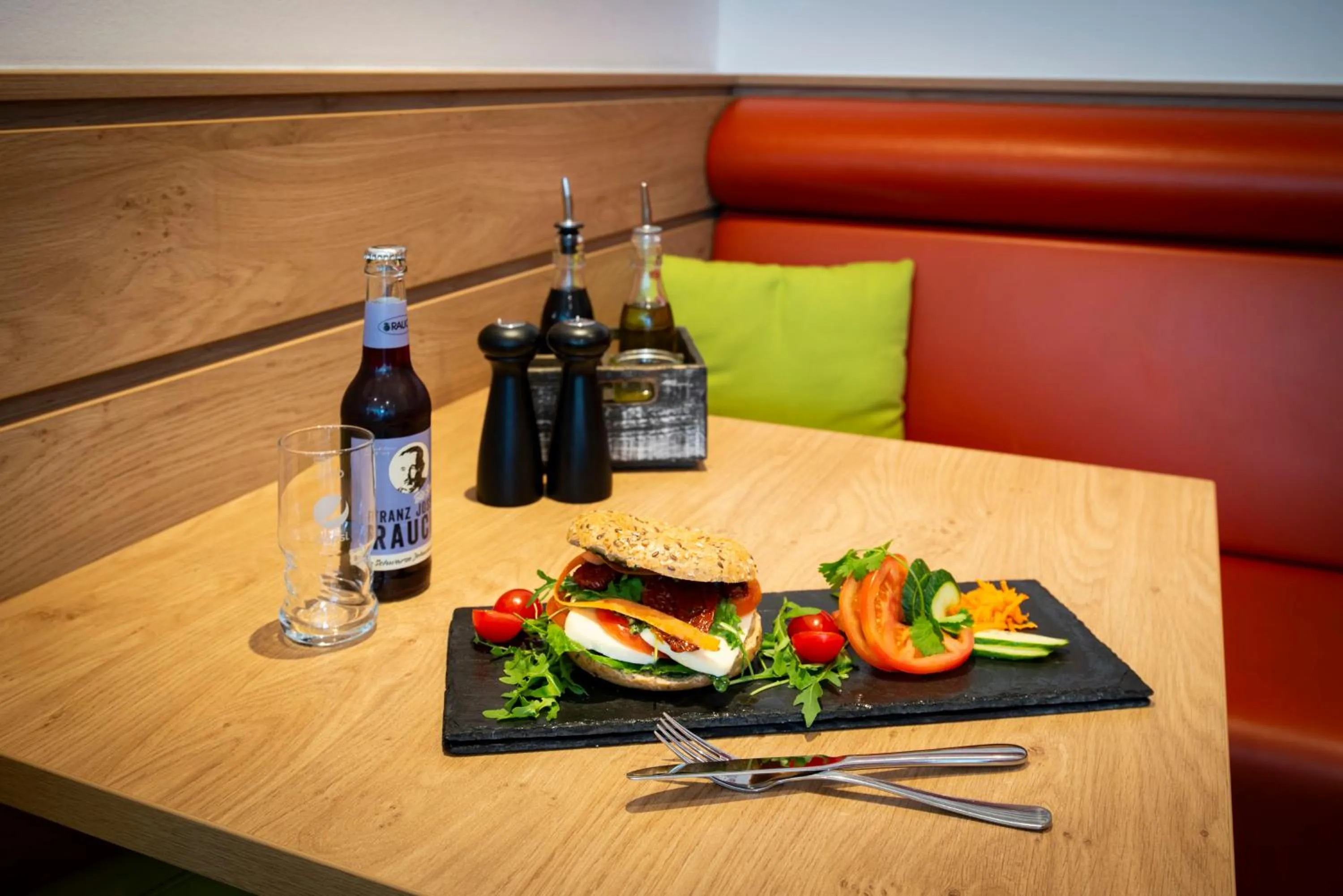 Food and drinks in Rilano 24/7 Hotel München