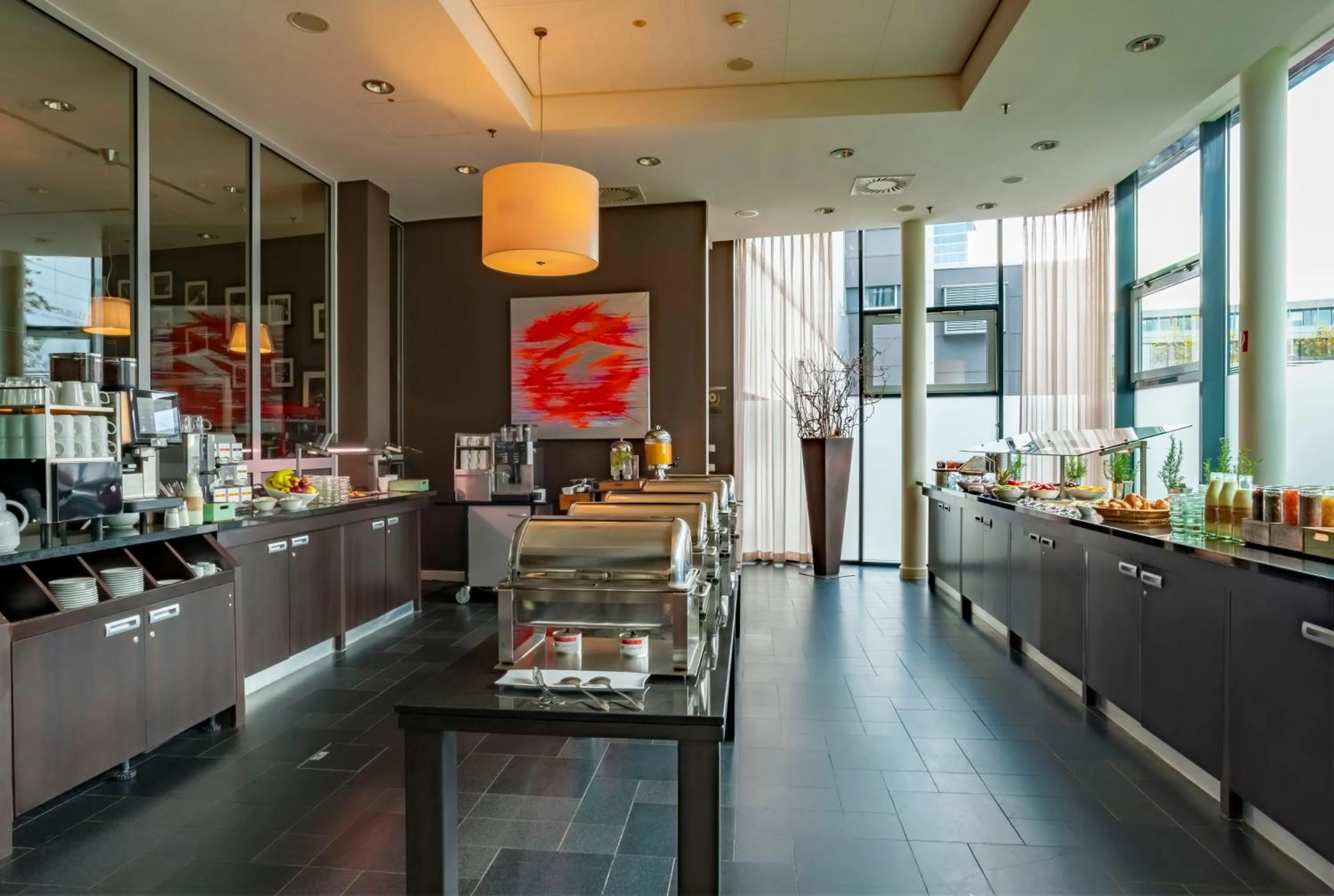 Restaurant/places to eat in Rilano 24/7 Hotel München