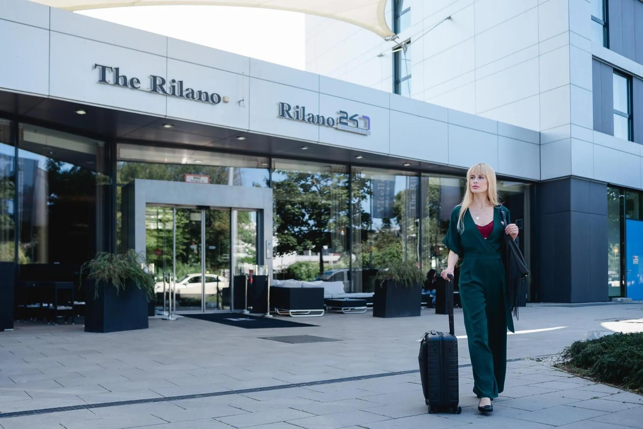 Facade/entrance in Rilano 24/7 Hotel München