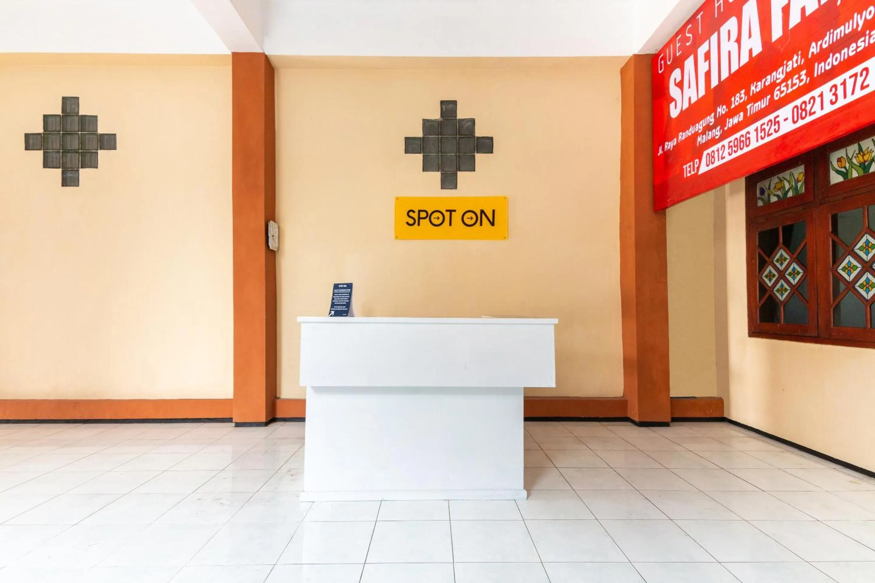 Lobby or reception in Hotel O Safira Family Residence Syariah