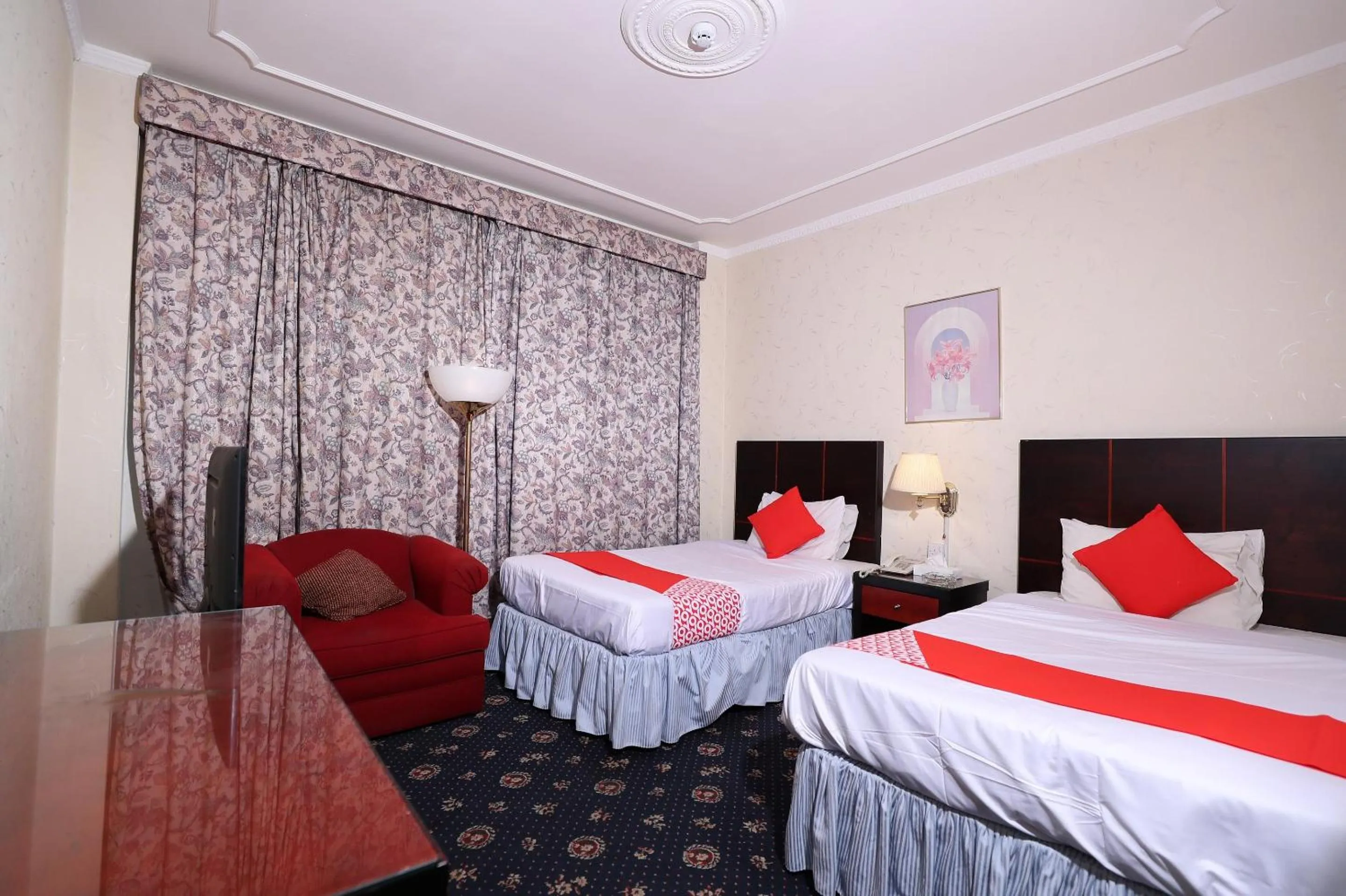 Bedroom, Bed in OYO 112 Semiramis Hotel