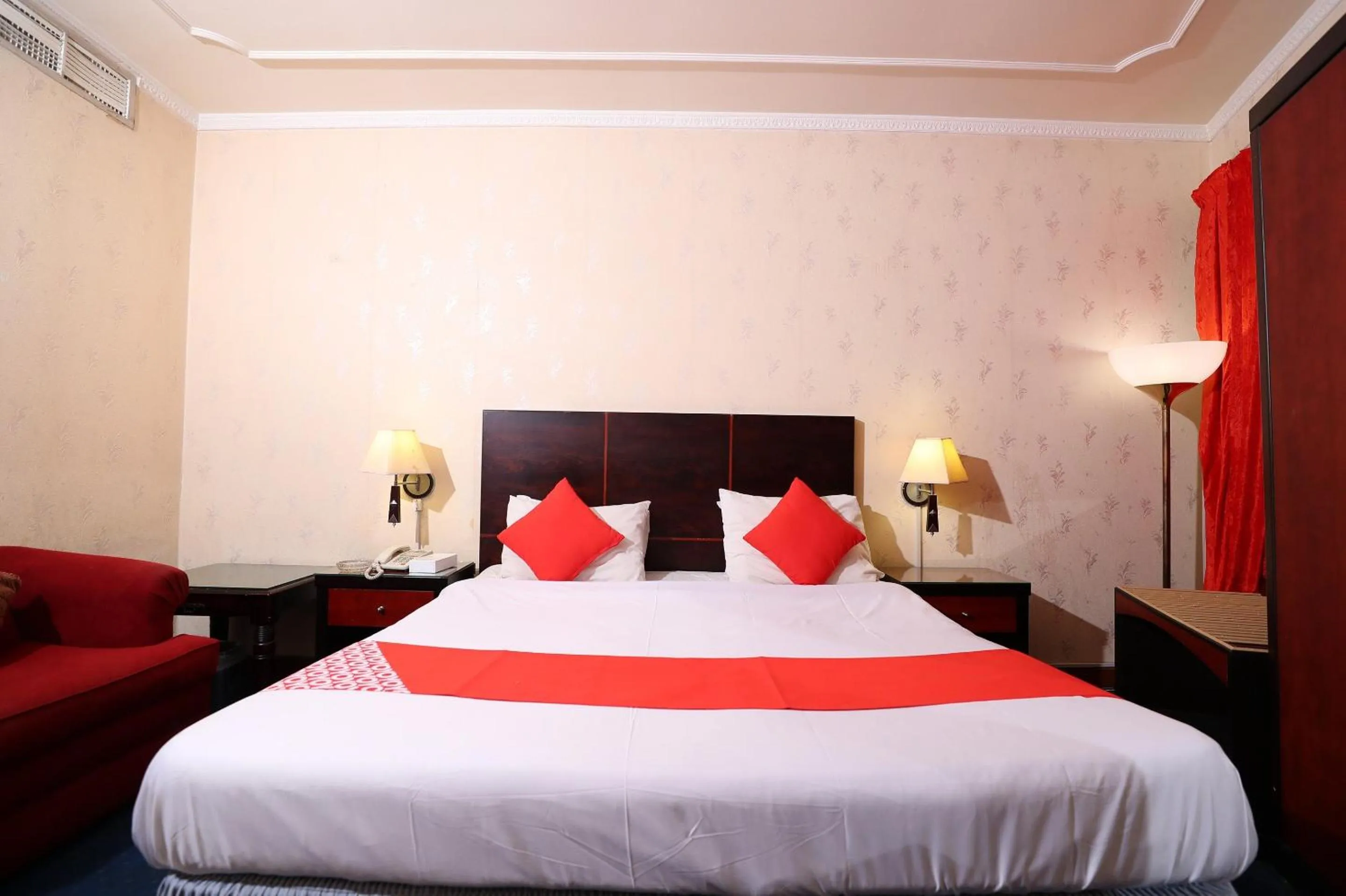 Bedroom, Bed in OYO 112 Semiramis Hotel