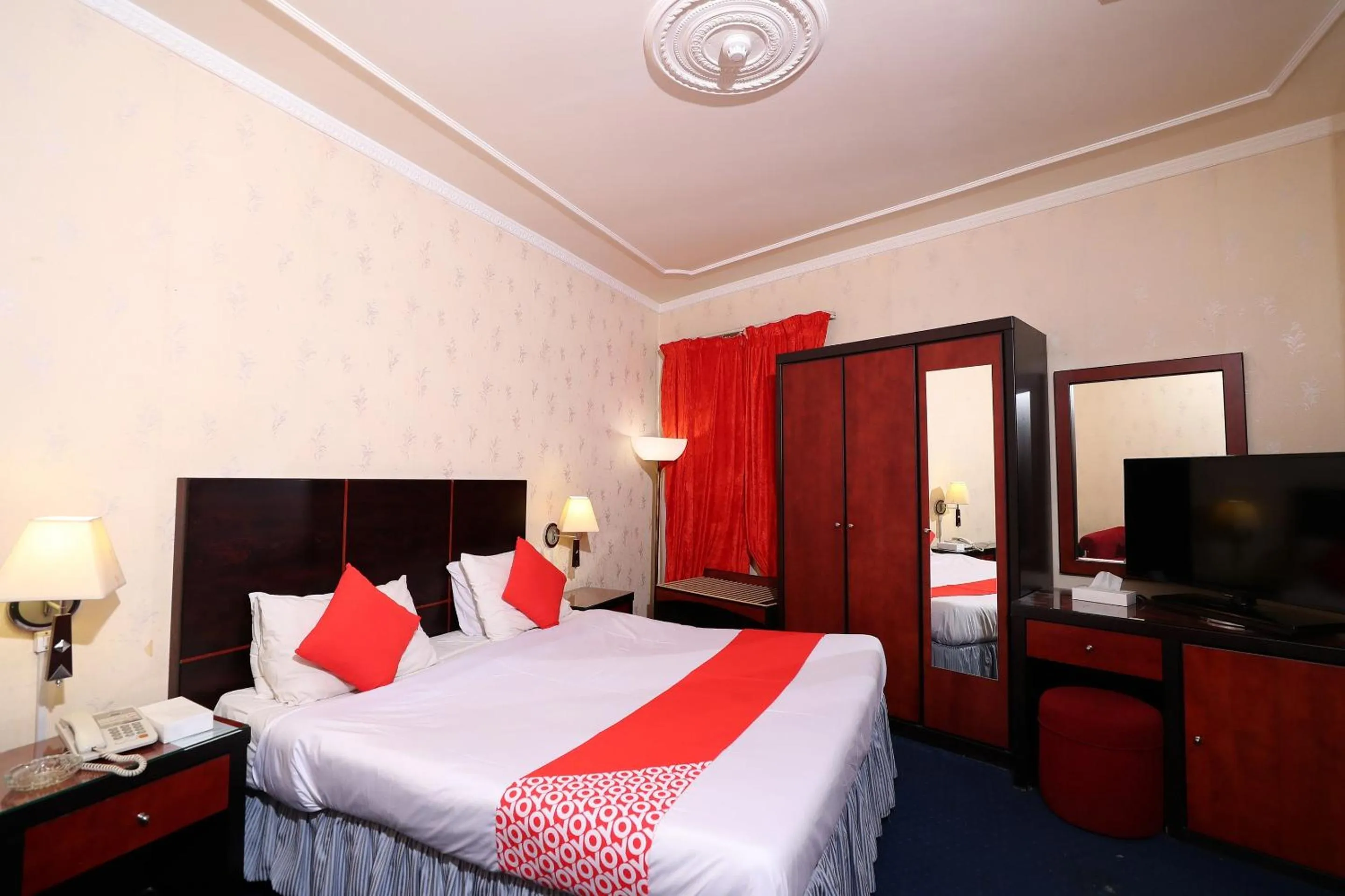 Bedroom, Bed in OYO 112 Semiramis Hotel