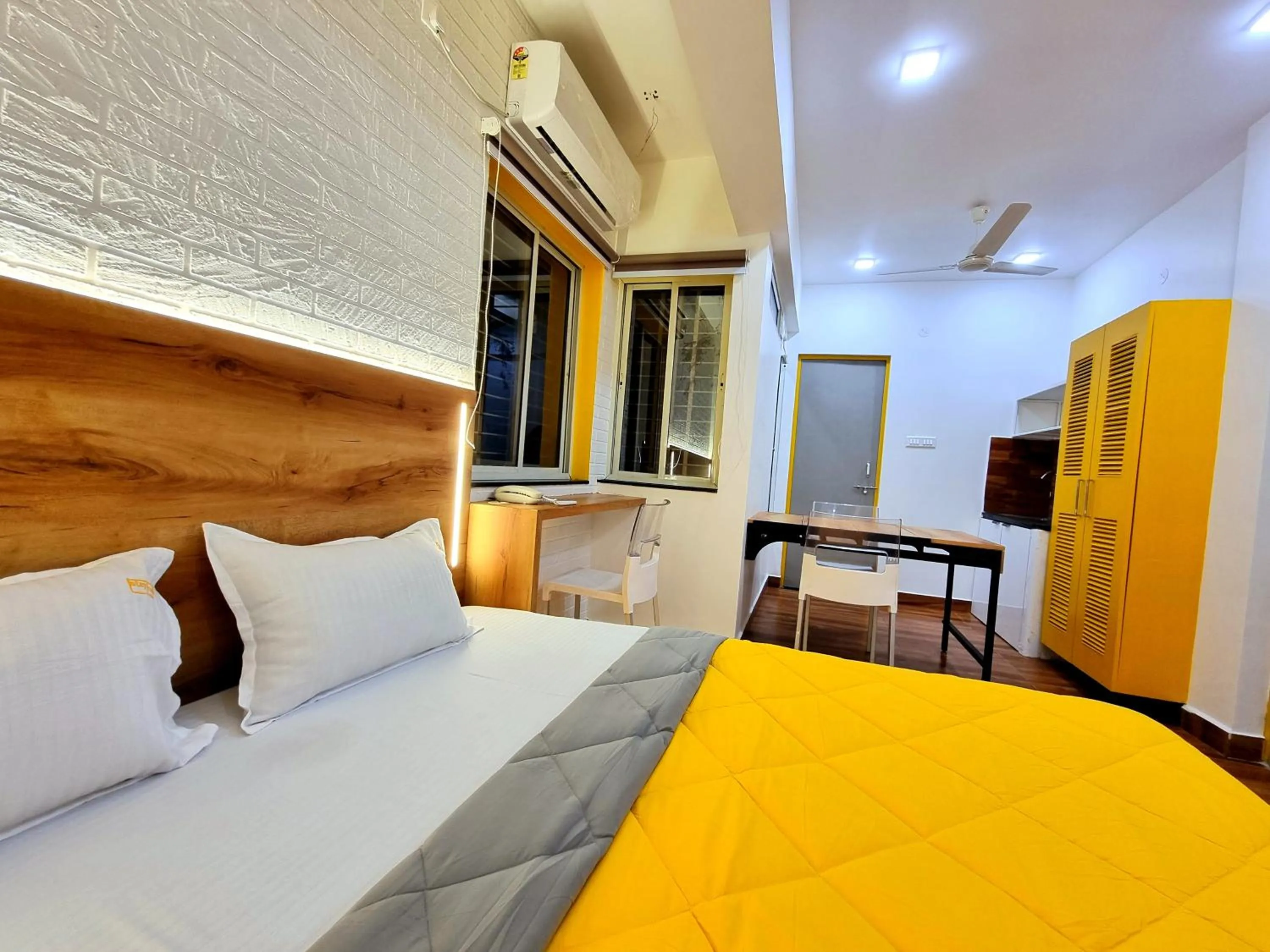 Photo of the whole room, Bed in Stayinn Nest