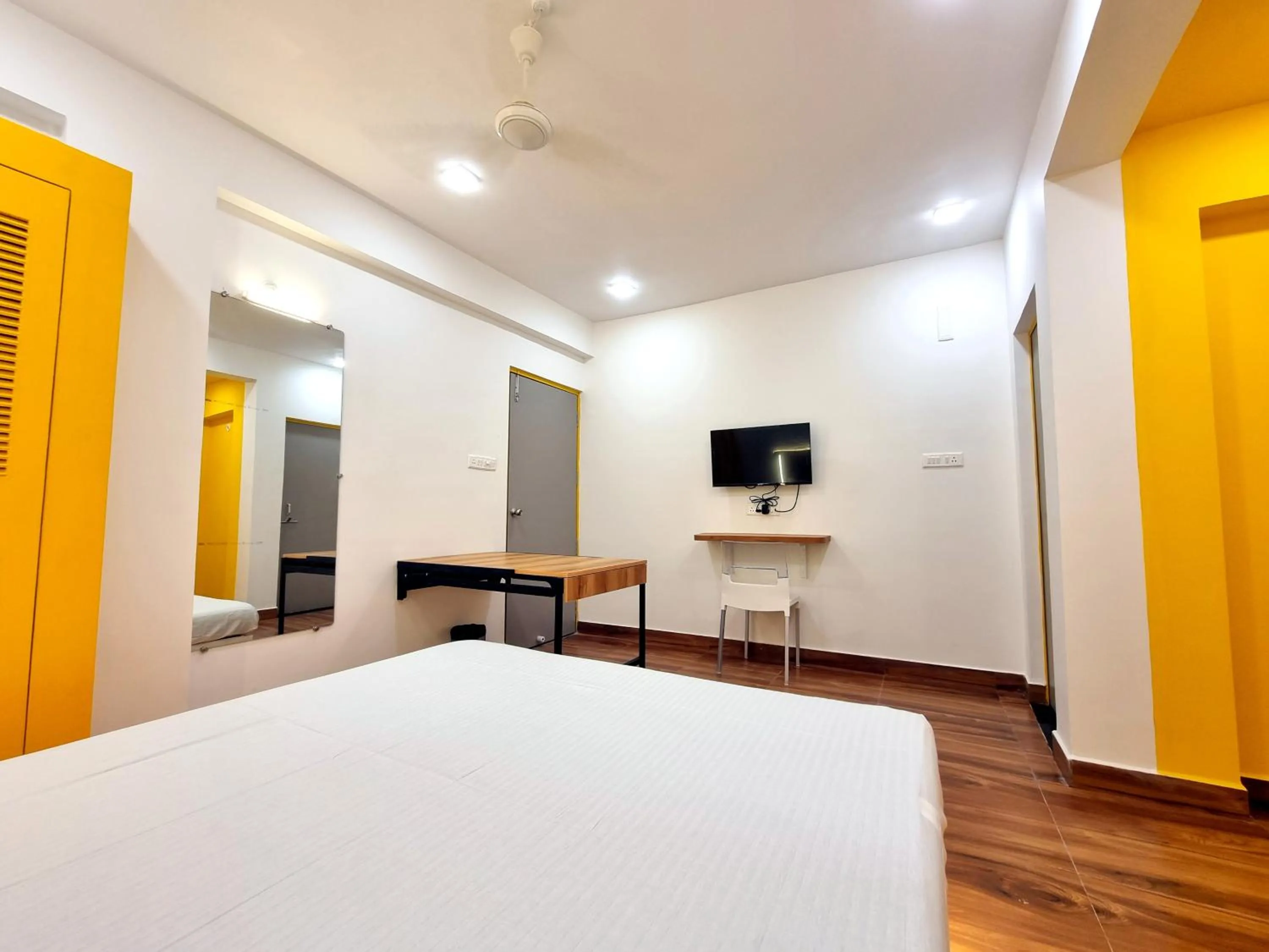 Photo of the whole room, Bed in Stayinn Nest