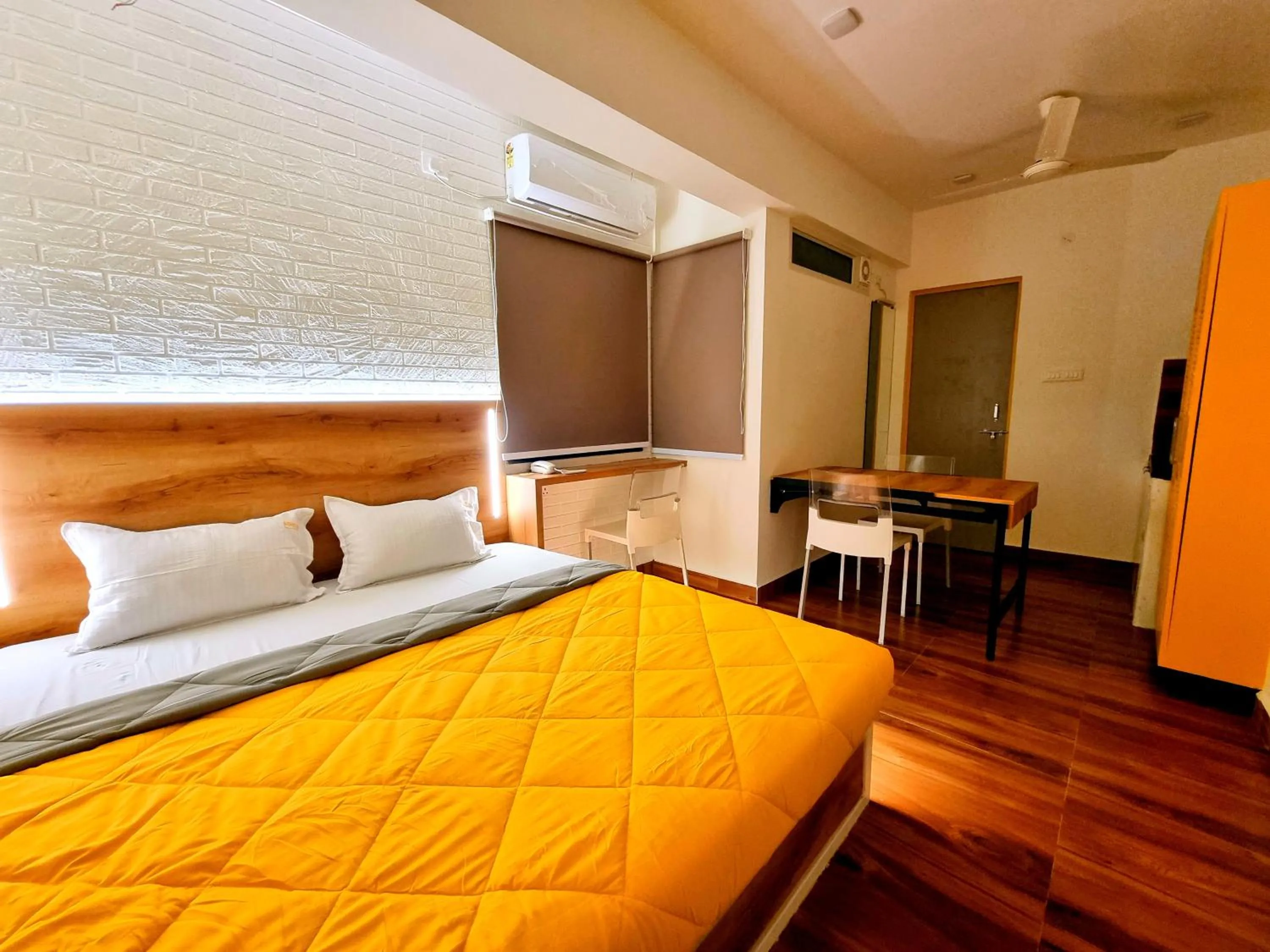 Photo of the whole room, Bed in Stayinn Nest