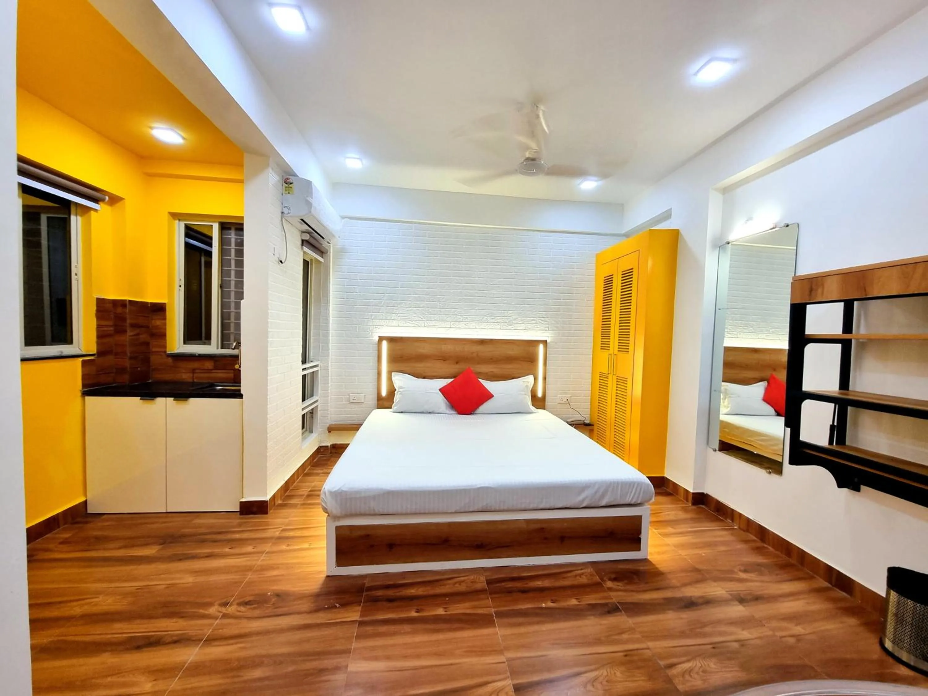 Photo of the whole room, Bed in Stayinn Nest