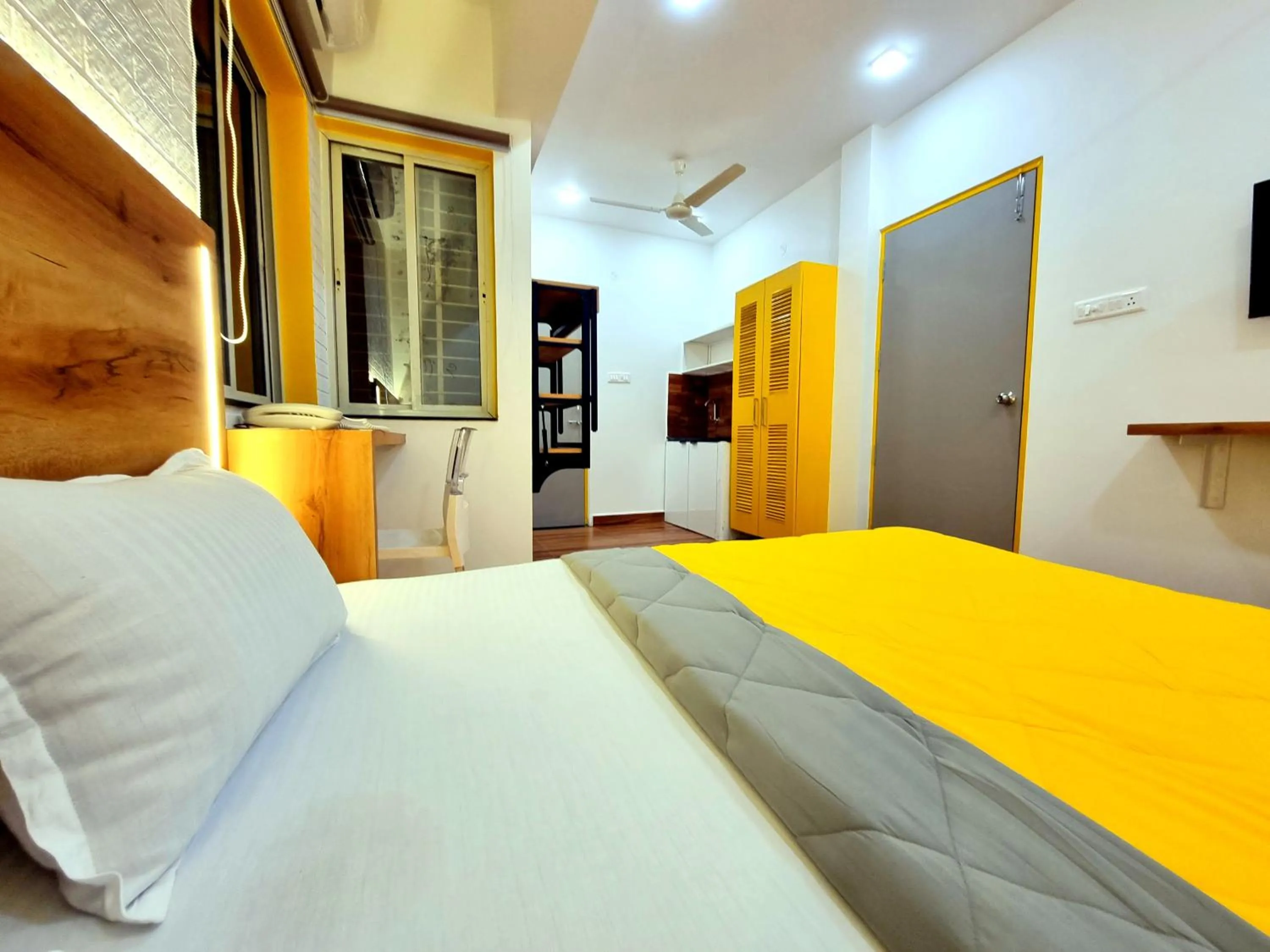 Photo of the whole room, Bed in Stayinn Nest