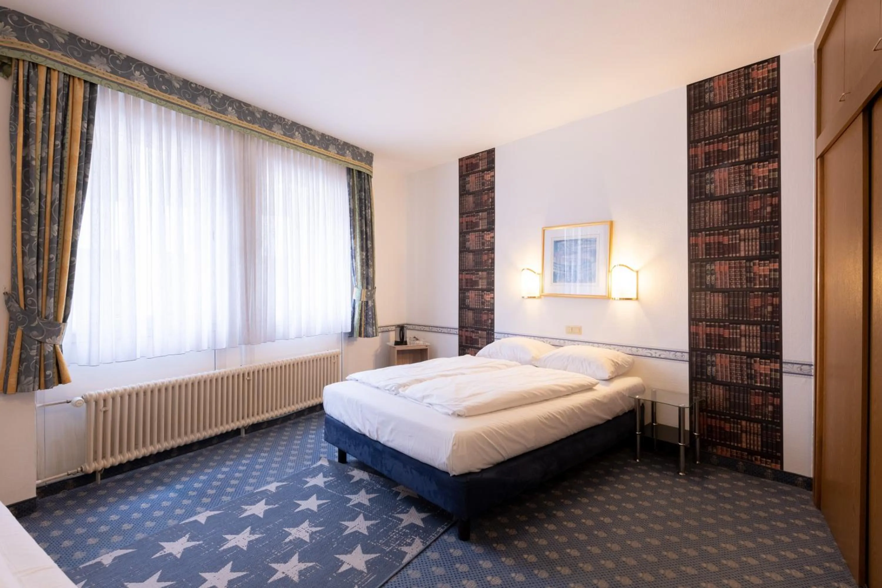 Photo of the whole room, Bed in Hotel Königshof The Arthouse