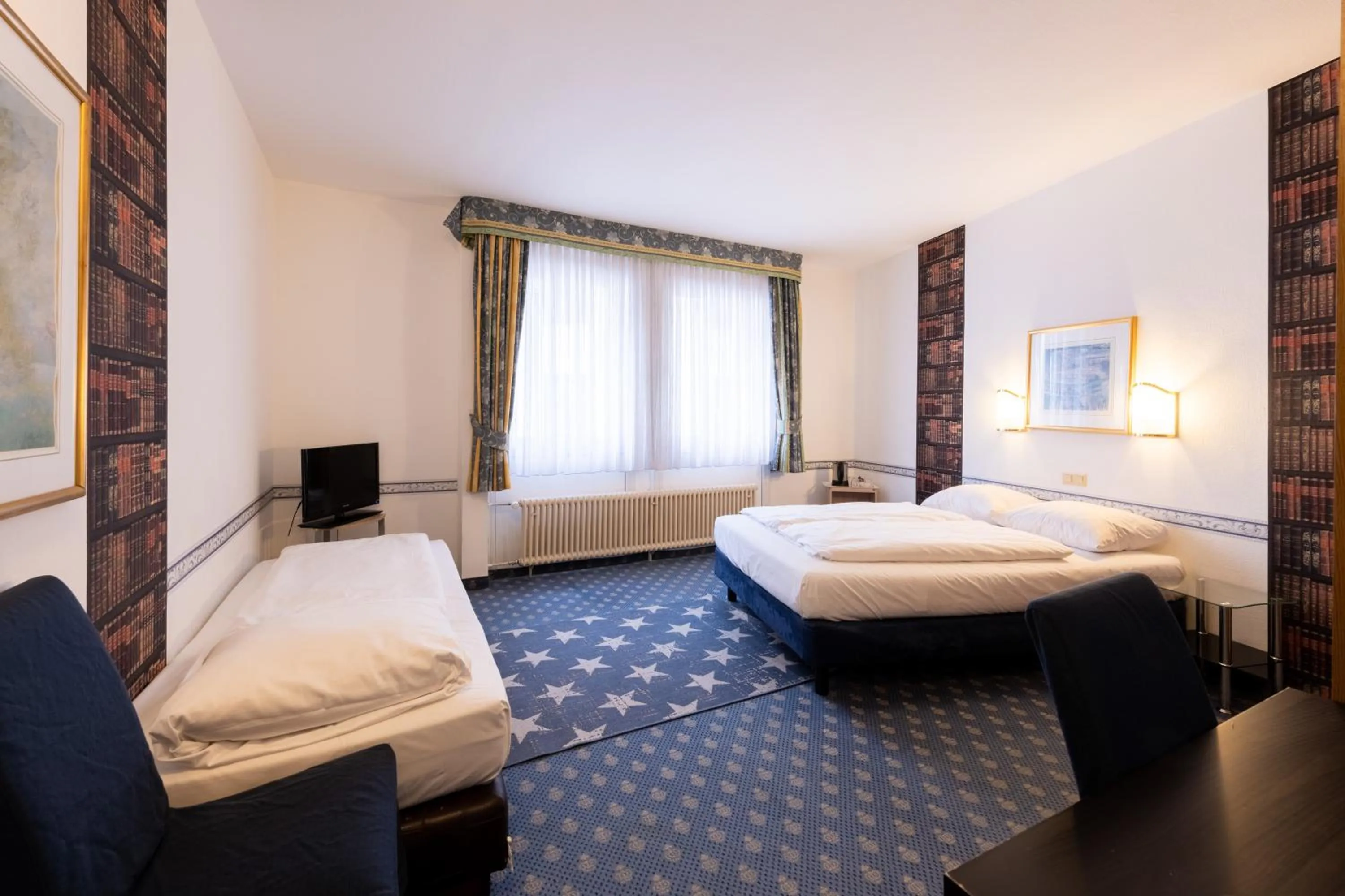 Photo of the whole room, Bed in Hotel Königshof The Arthouse