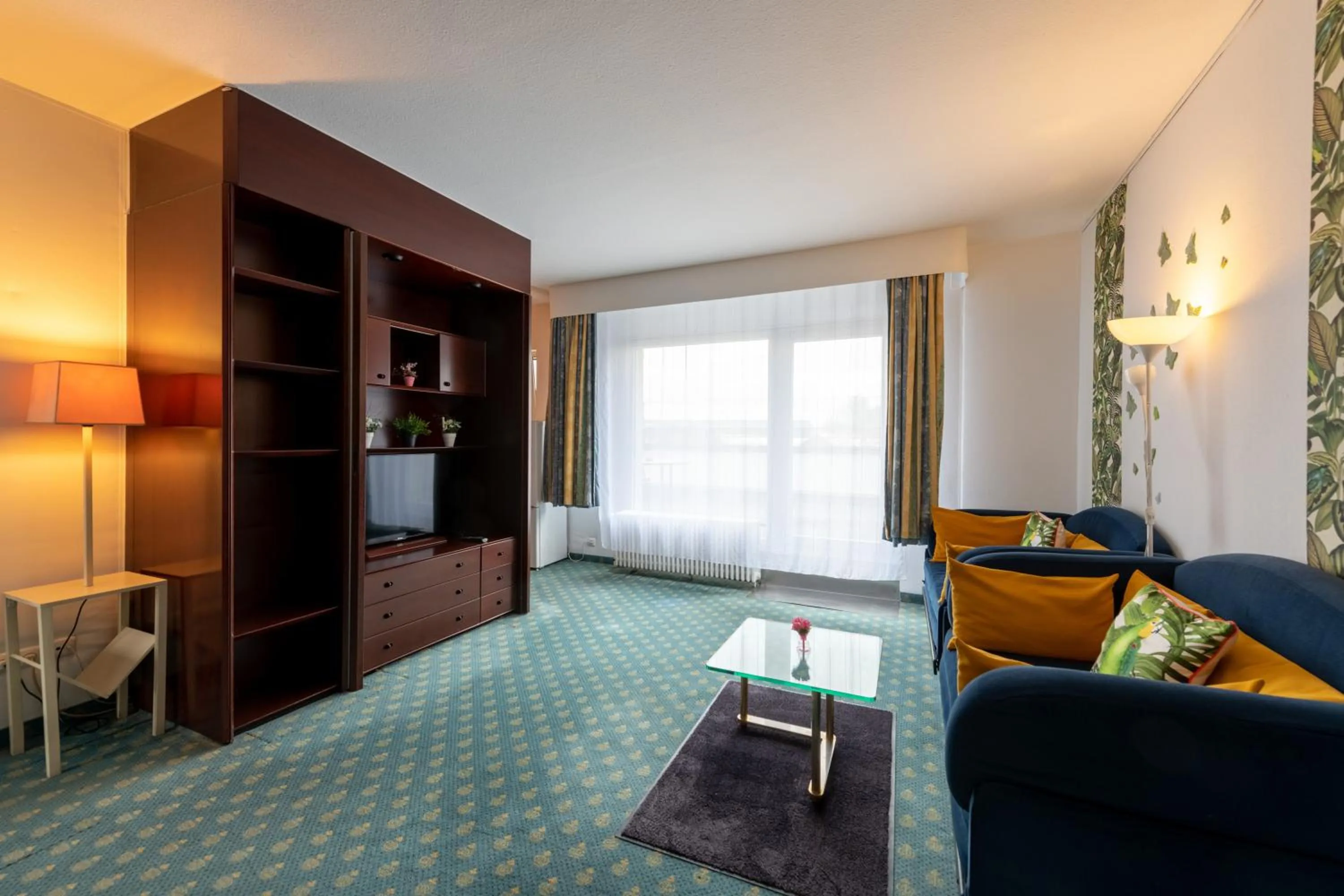 Living room, Bed in Hotel Königshof The Arthouse