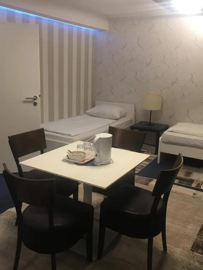 Photo of the whole room, Bed in Hotel Königshof The Arthouse