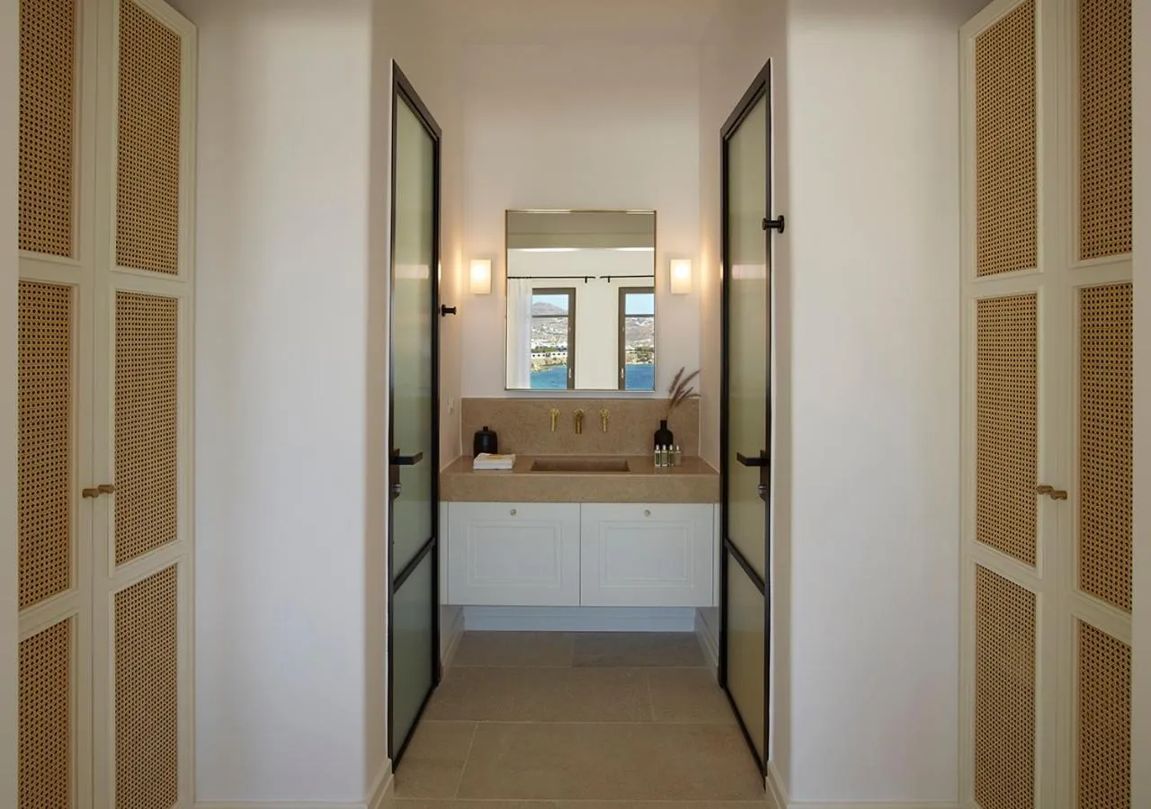 Toilet, Bed in Bonzoe Suites & Villas