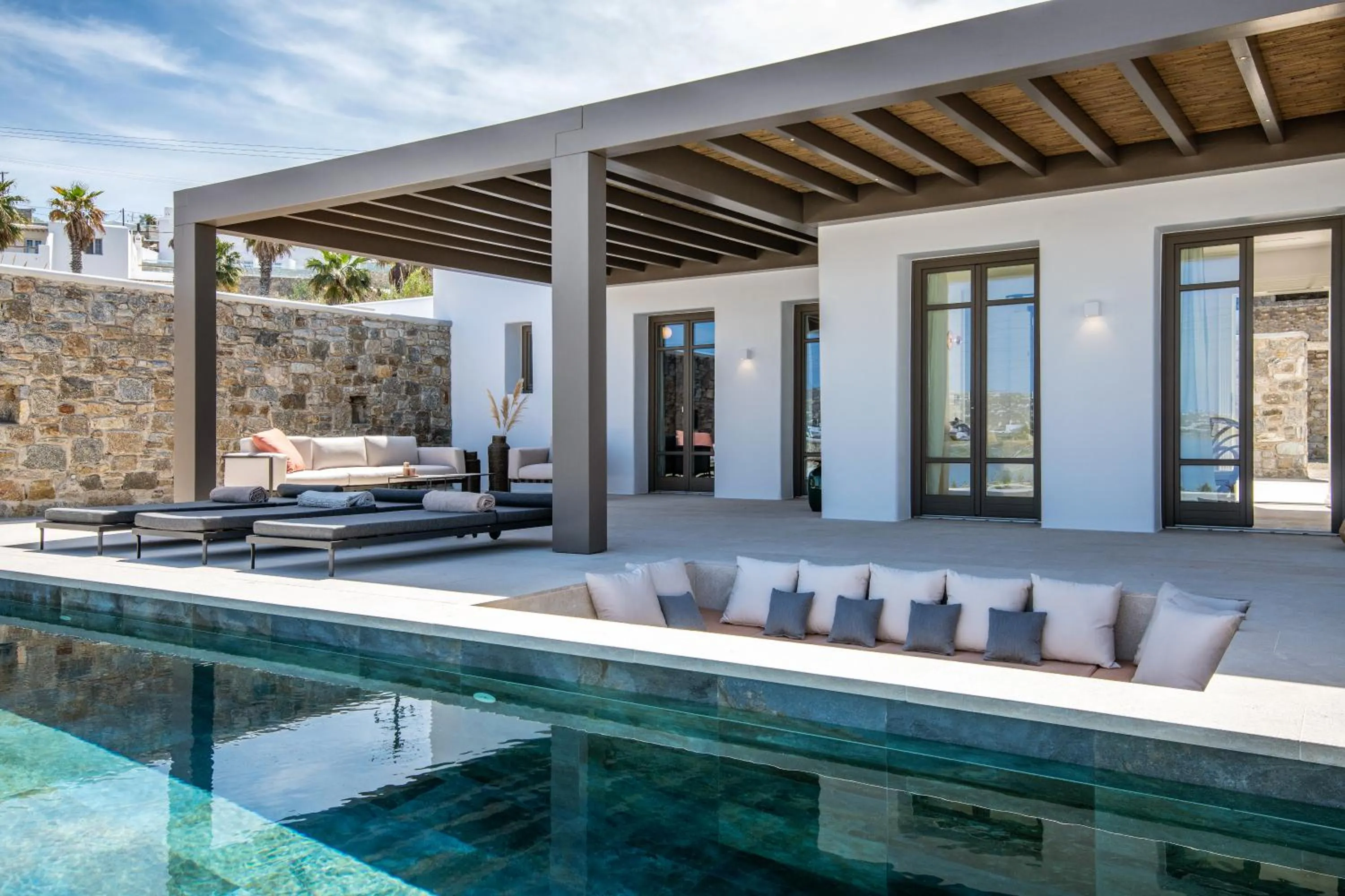 Balcony/Terrace in Bonzoe Suites & Villas