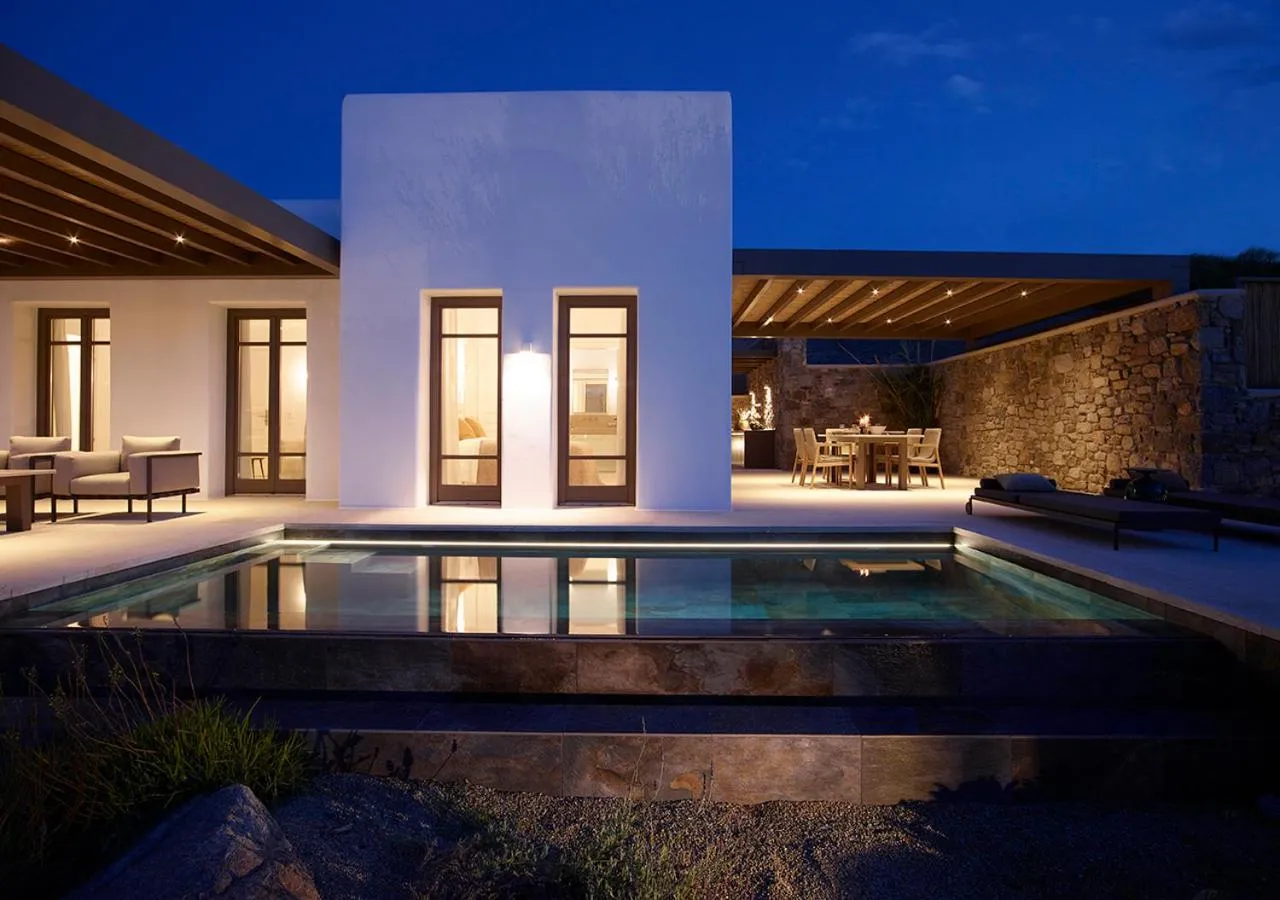 Swimming pool in Bonzoe Suites & Villas