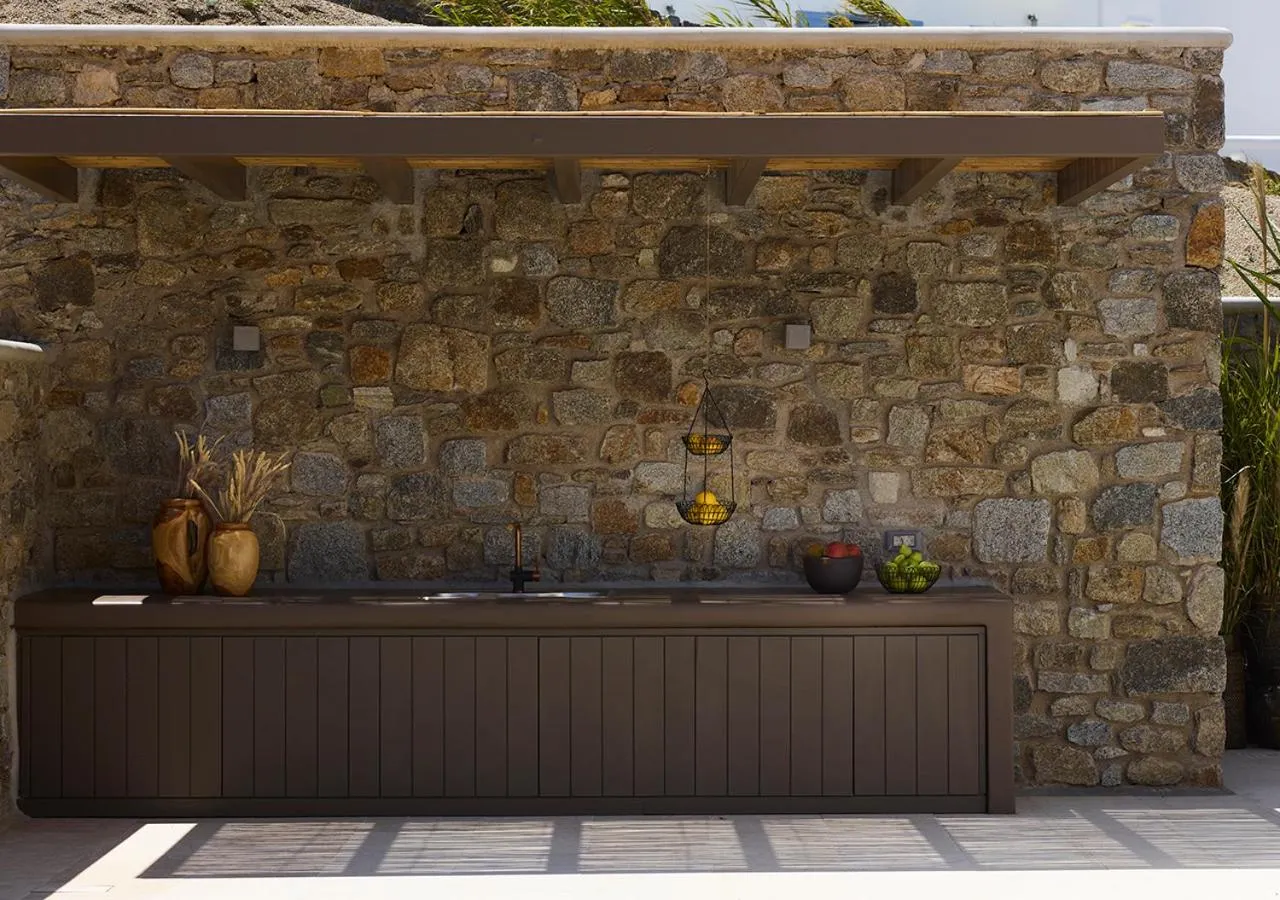 Restaurant/places to eat in Bonzoe Suites & Villas