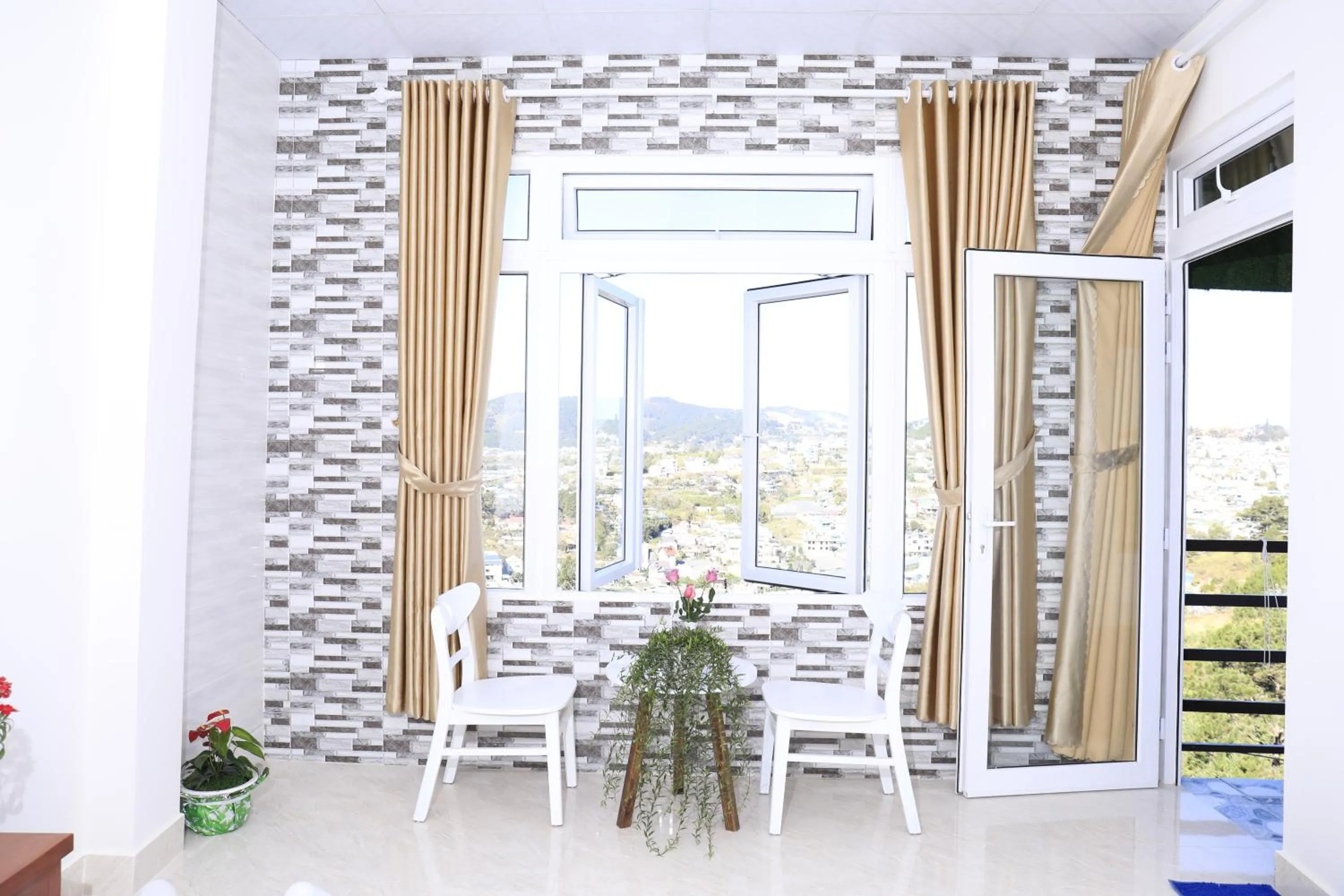 Seating area in Da Lat Ngoi Sao Viet