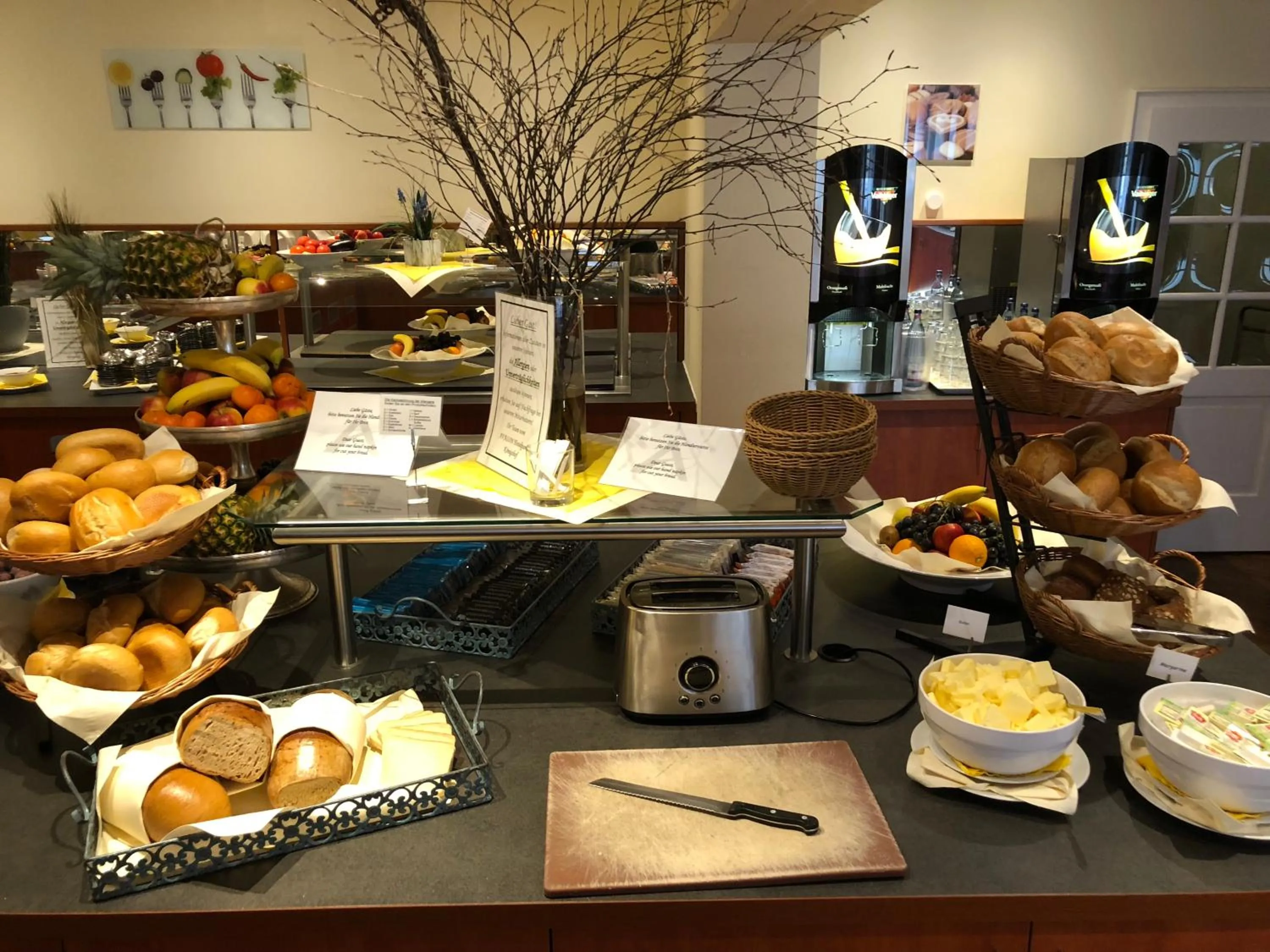 Buffet breakfast in AVALON Hotelpark Königshof