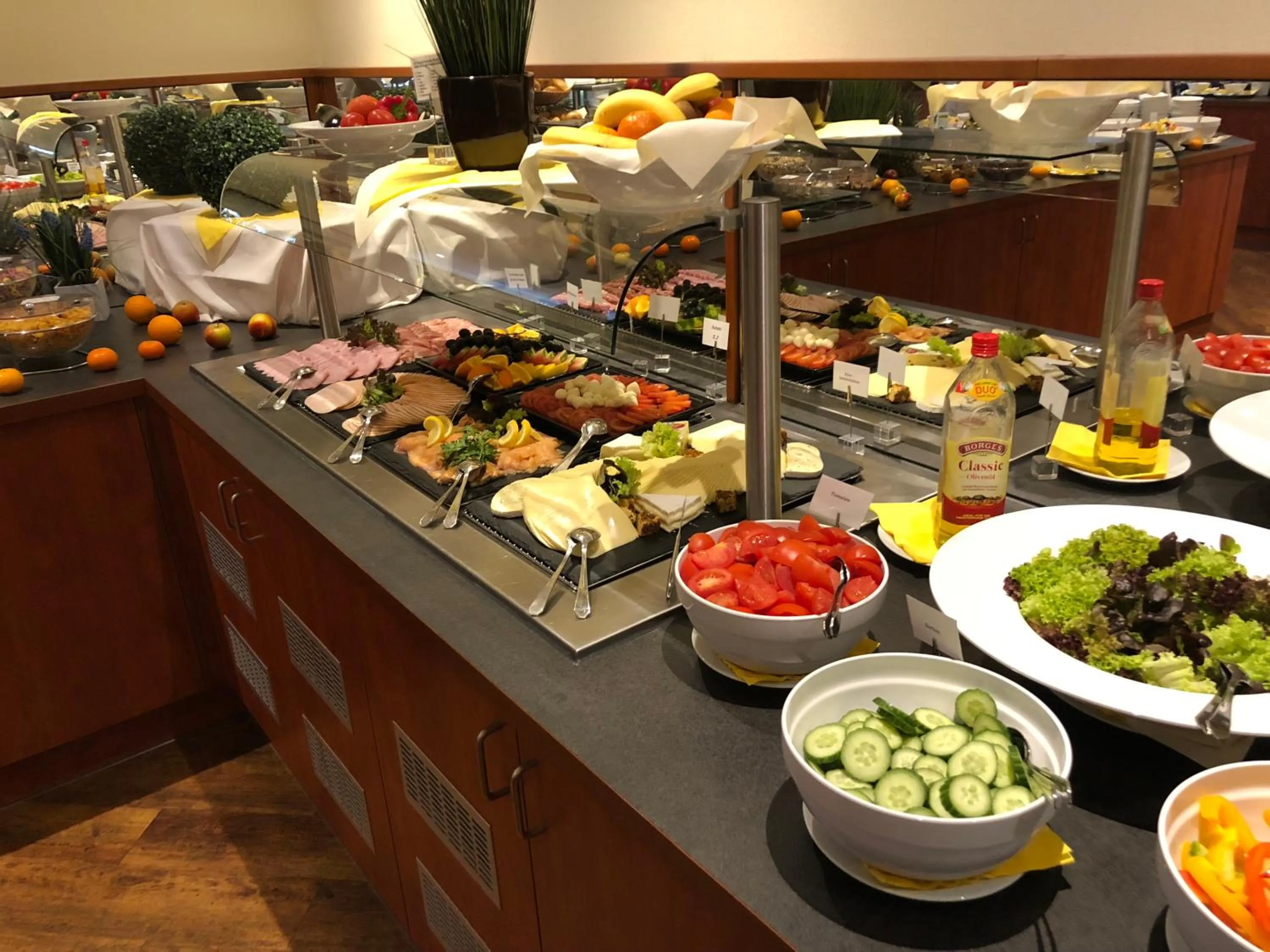 Buffet breakfast in AVALON Hotelpark Königshof