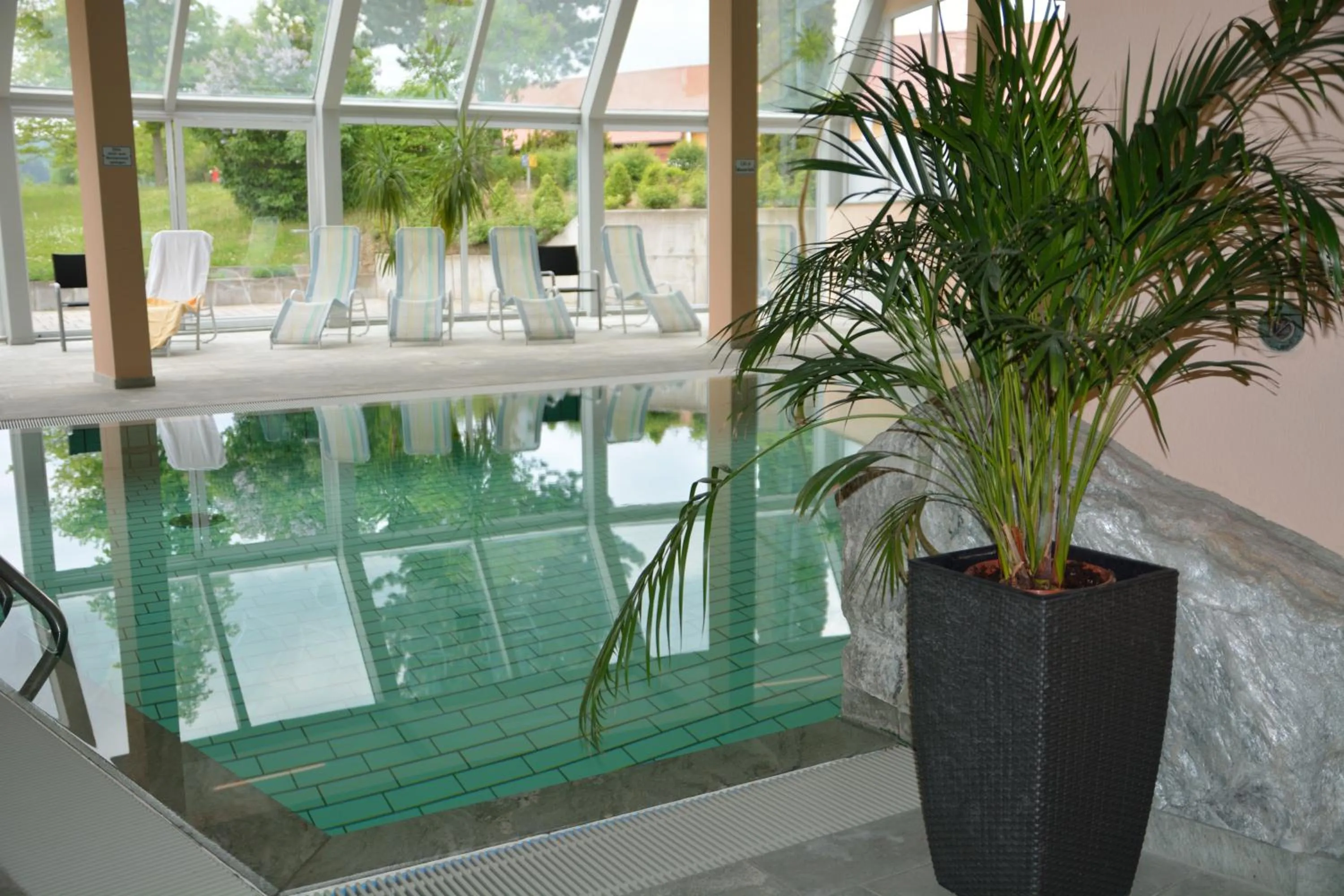 Swimming pool in AVALON Hotelpark Königshof