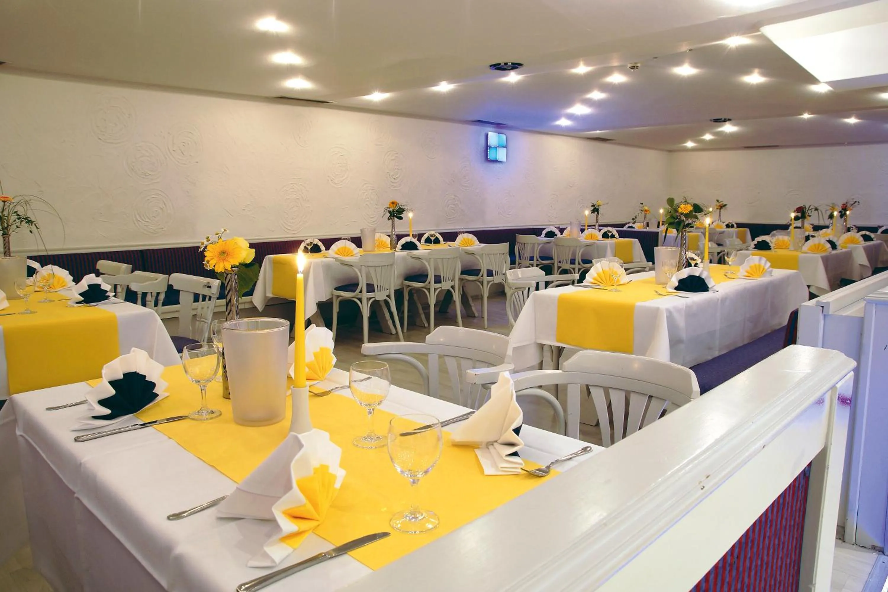 Lounge or bar in AVALON Hotelpark Königshof