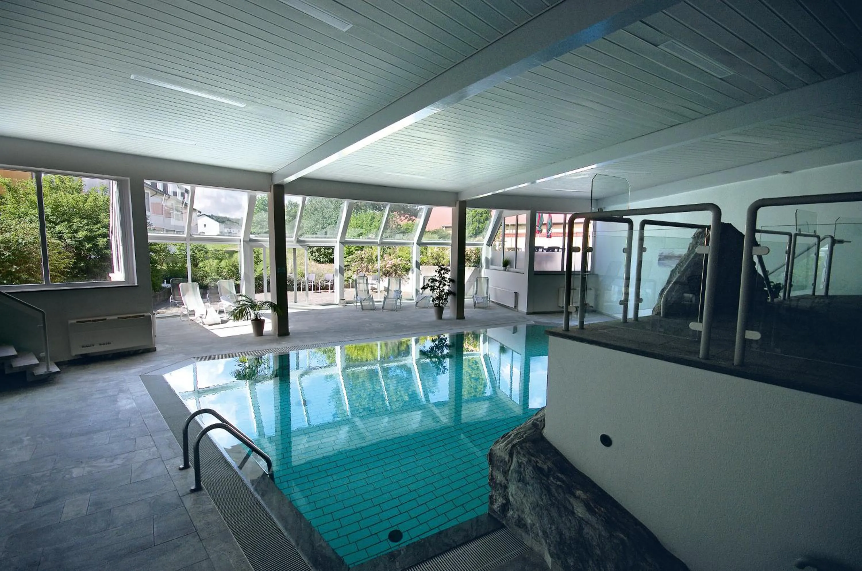 Swimming pool in AVALON Hotelpark Königshof