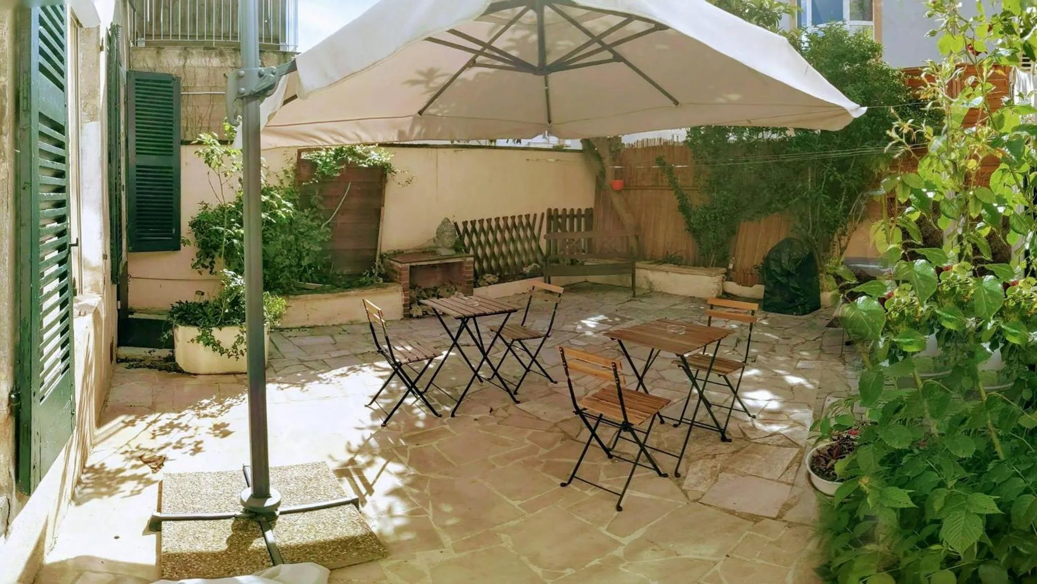 Patio in Couette et Tartine