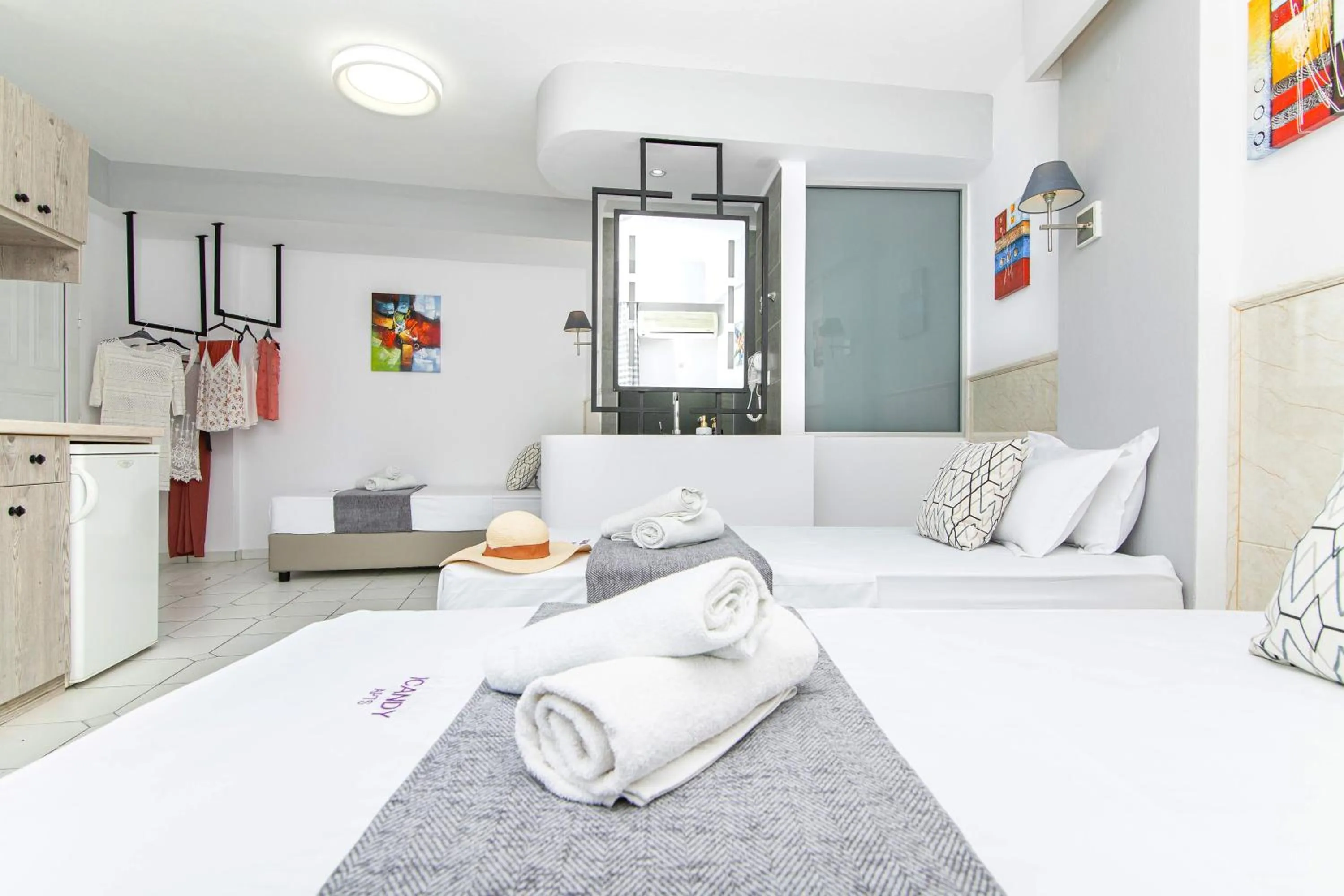 Photo of the whole room in ICandy Sol