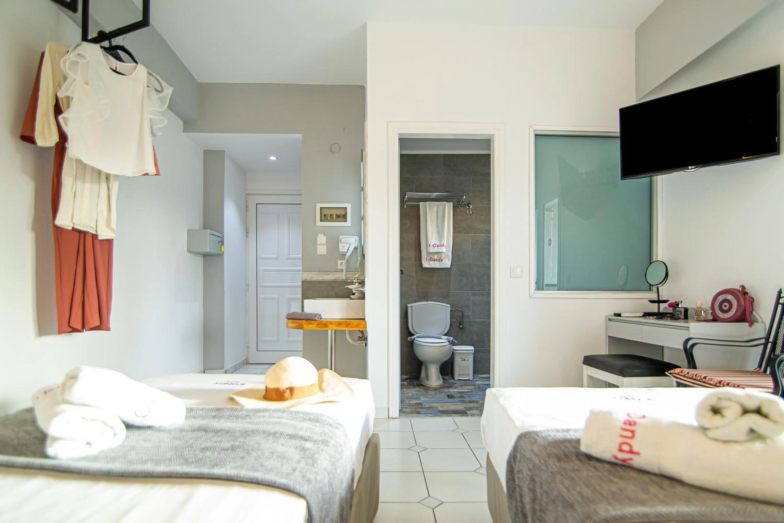 Photo of the whole room in ICandy Sol